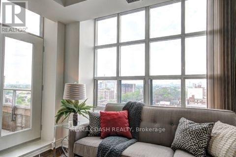 Photo 14 of 1402 438 Richmond Street W, Toronto ON