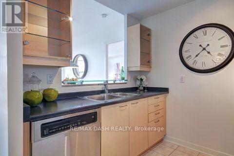 Photo 6 of 1402 438 Richmond Street W, Toronto ON