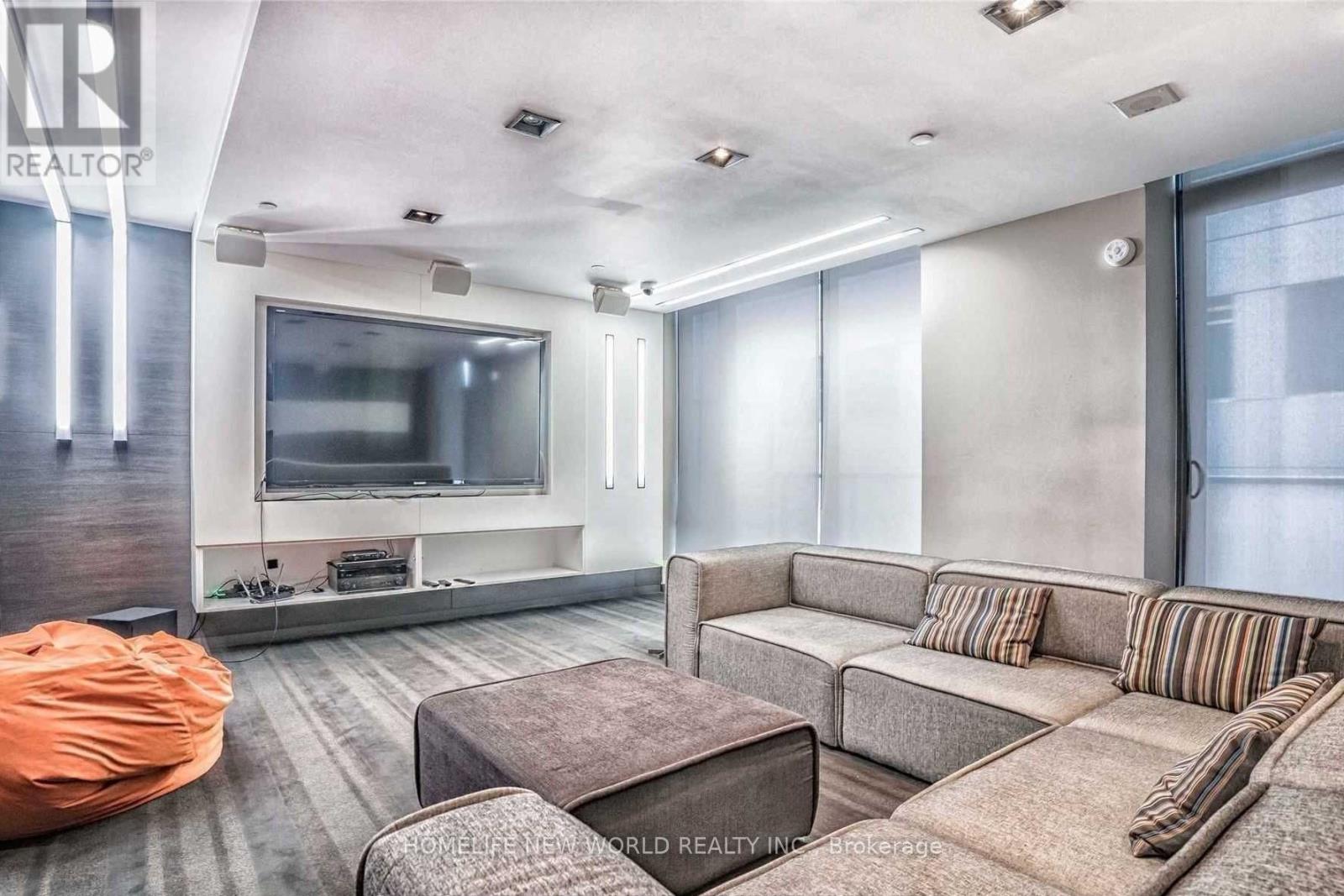 Photo 3 of 617 101 Peter Street, Toronto ON