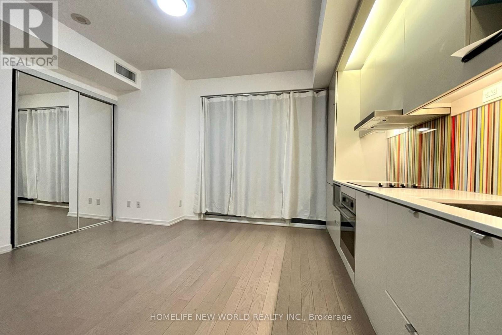Photo 6 of 617 101 Peter Street, Toronto ON