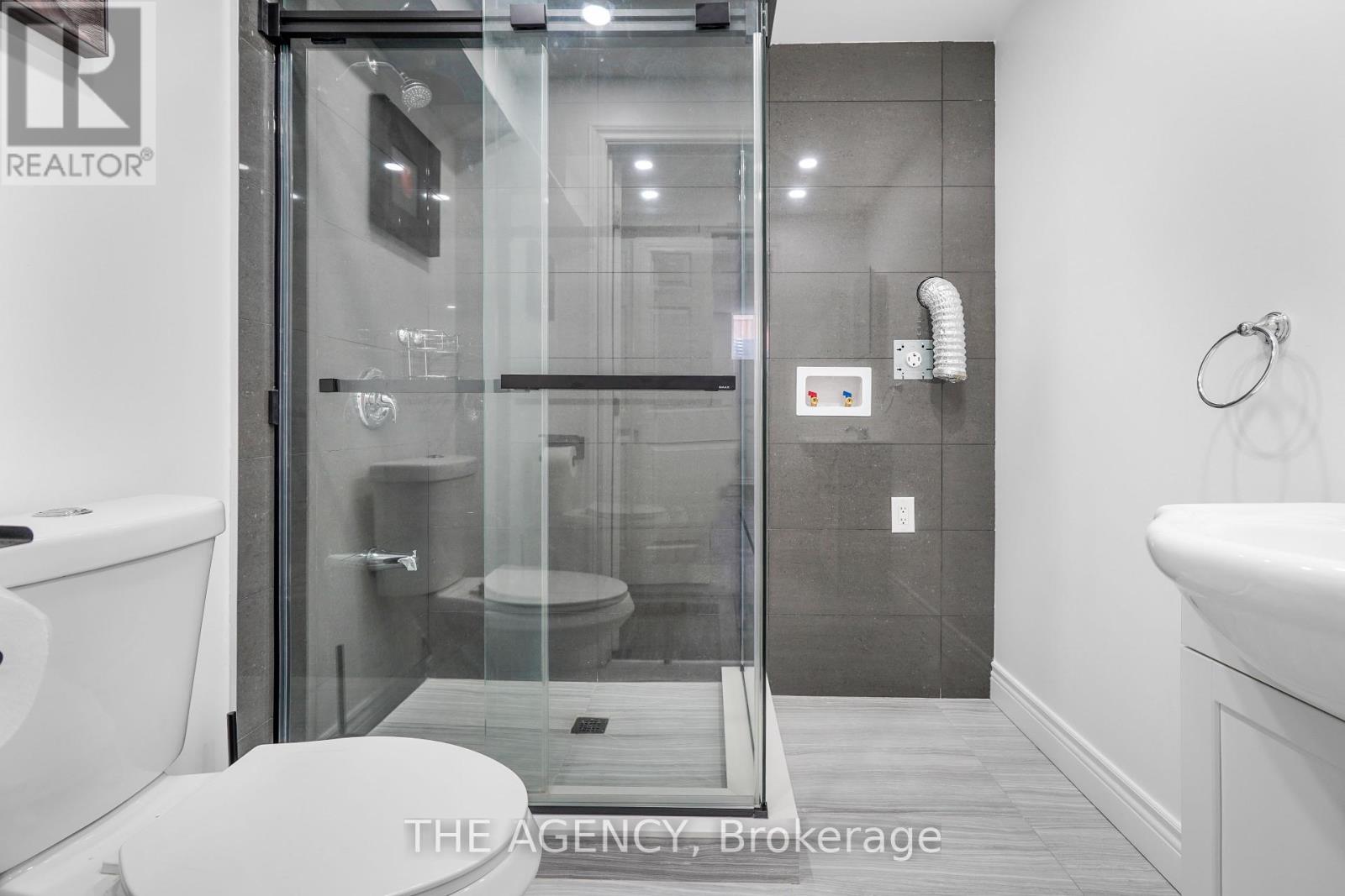Photo 4 of 10 Moses Crescent, Clarington ON