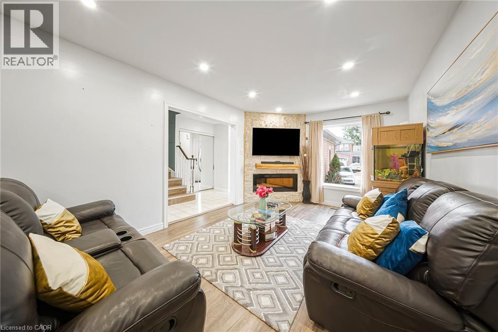 Photo 10 of 75 Stonecairn Drive, Cambridge ON