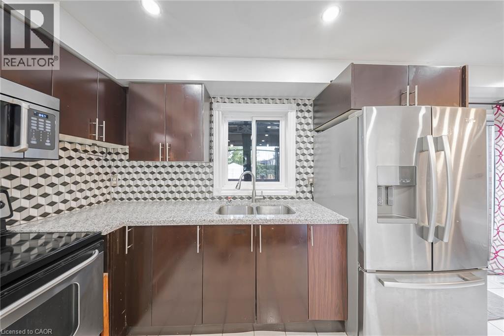 Photo 14 of 75 Stonecairn Drive, Cambridge ON