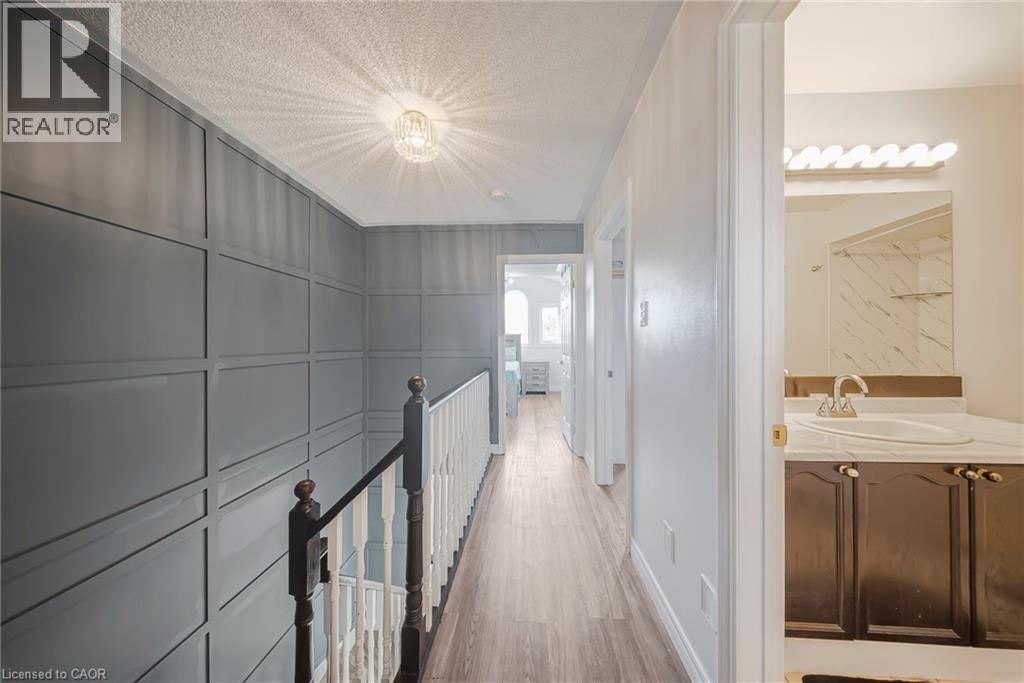 Photo 18 of 75 Stonecairn Drive, Cambridge ON