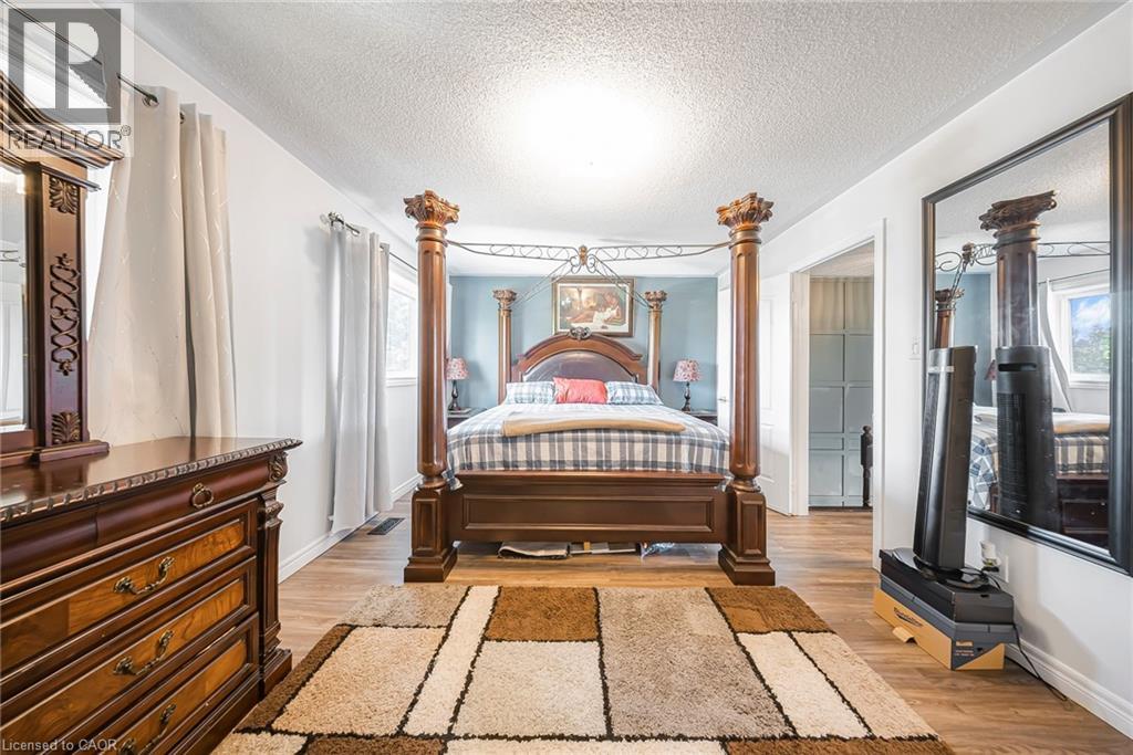 Photo 19 of 75 Stonecairn Drive, Cambridge ON