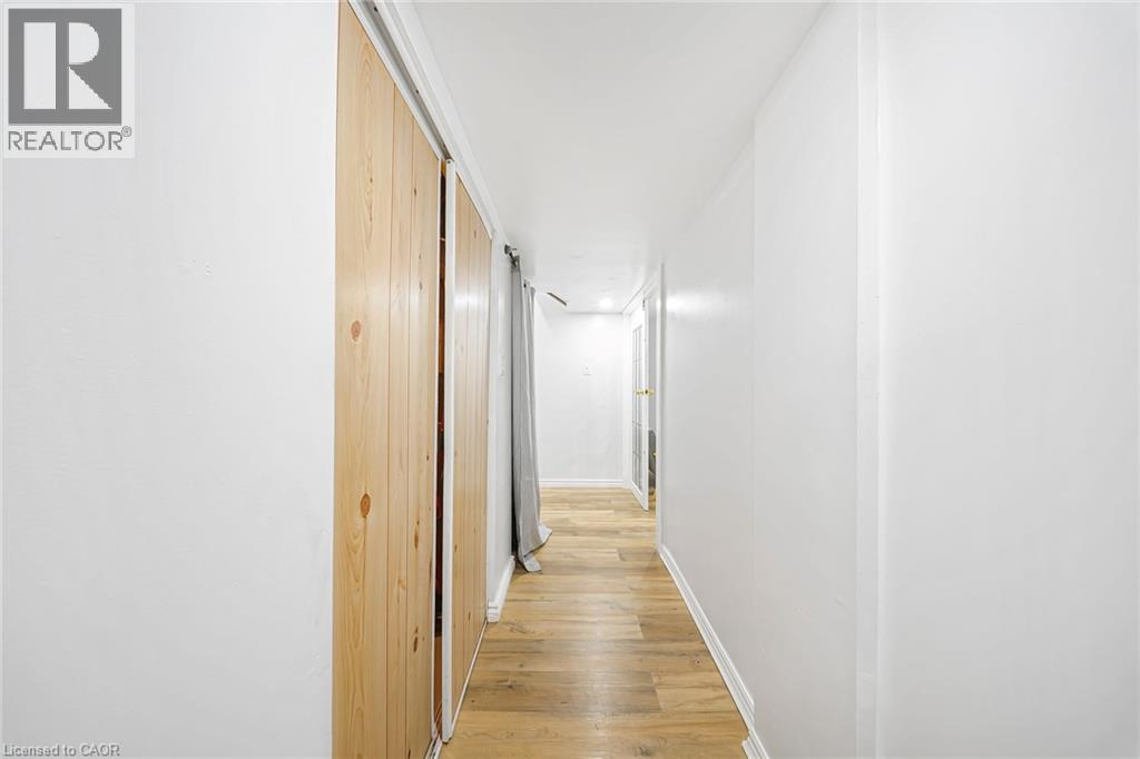 Photo 29 of 75 Stonecairn Drive, Cambridge ON