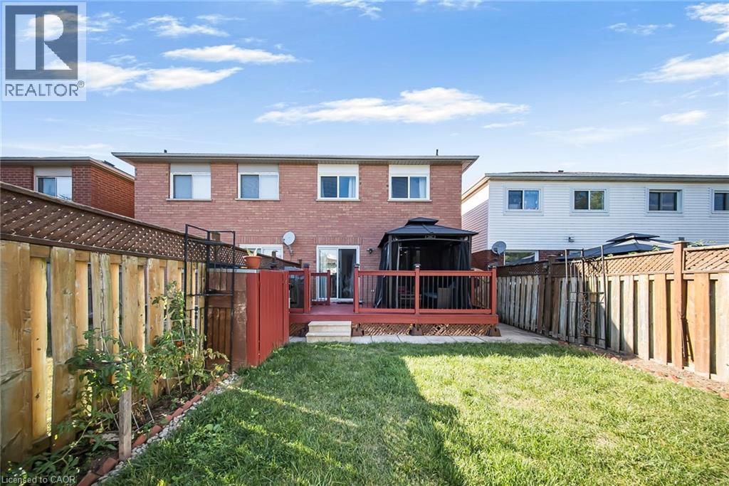 Photo 36 of 75 Stonecairn Drive, Cambridge ON
