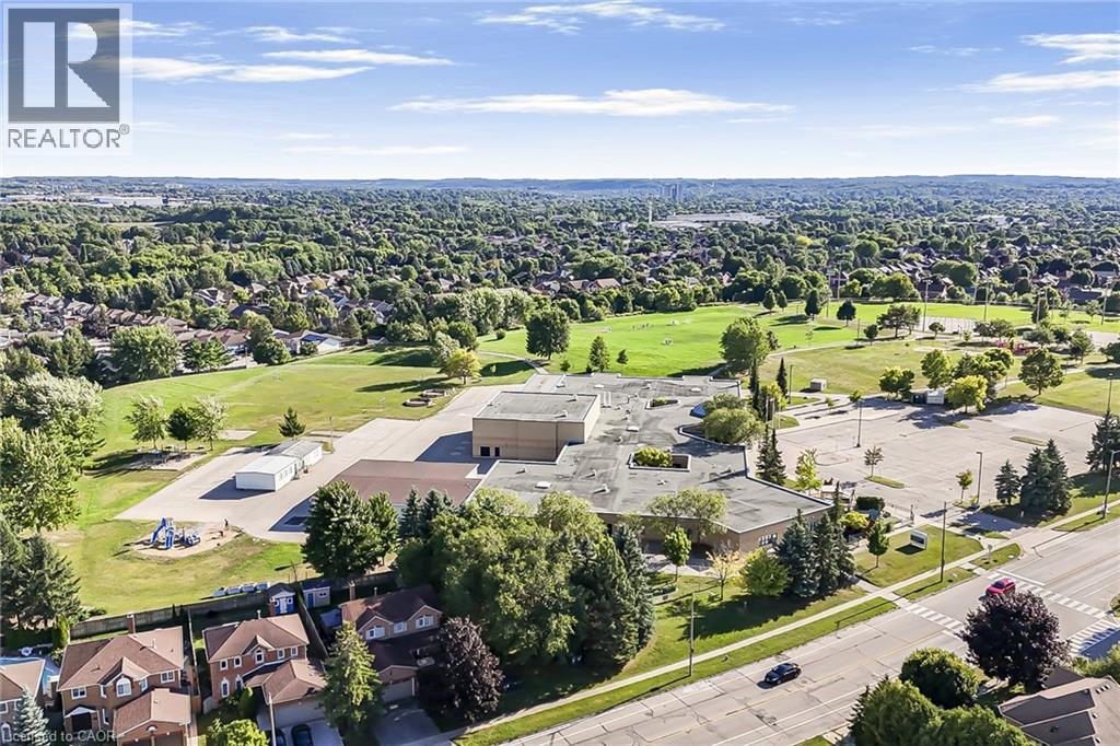 Photo 40 of 75 Stonecairn Drive, Cambridge ON