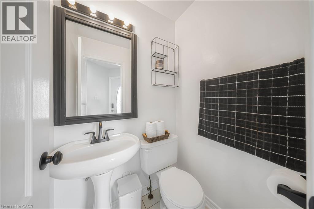 Photo 6 of 75 Stonecairn Drive, Cambridge ON