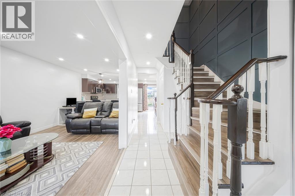 Photo 7 of 75 Stonecairn Drive, Cambridge ON
