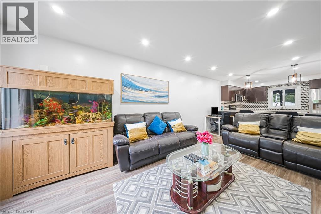 Photo 8 of 75 Stonecairn Drive, Cambridge ON