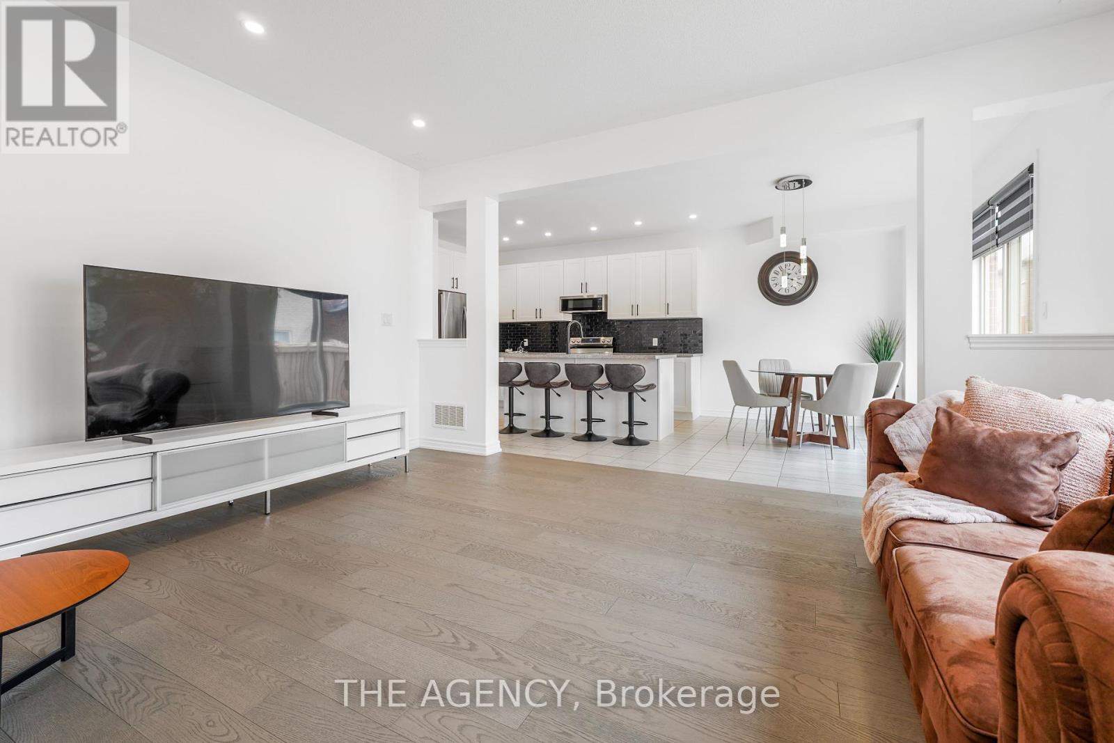 Photo 8 of 10 Moses Crescent, Clarington ON