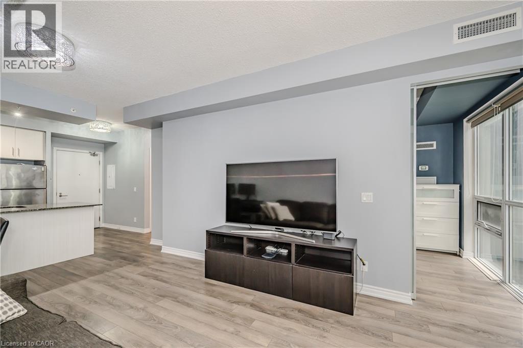 Photo 4 of 15 James Finlay Way Unit 917, Toronto ON