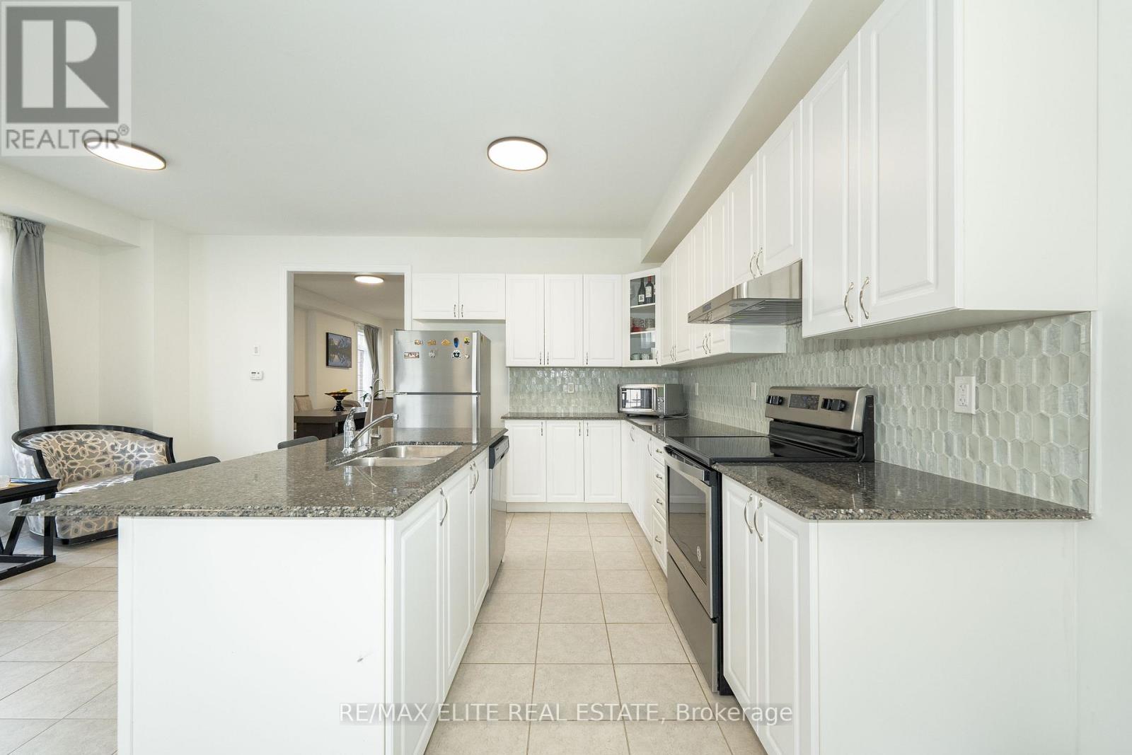 Photo 16 of 32 Titan Trail, Markham ON