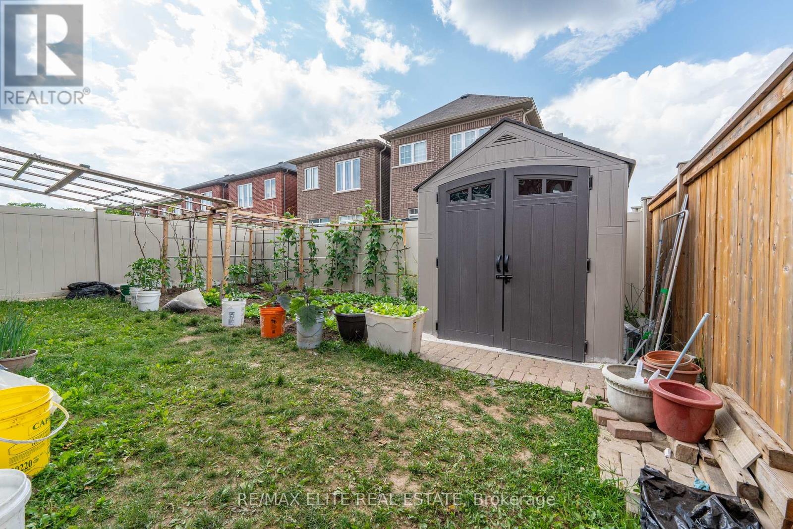 Photo 38 of 32 Titan Trail, Markham ON