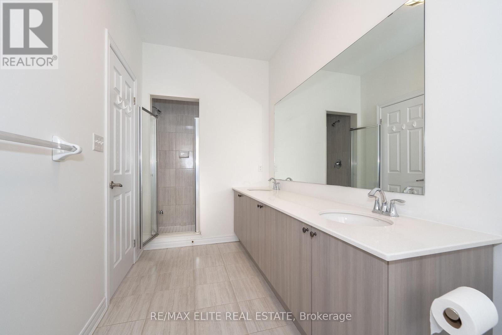Photo 37 of 32 Titan Trail, Markham ON