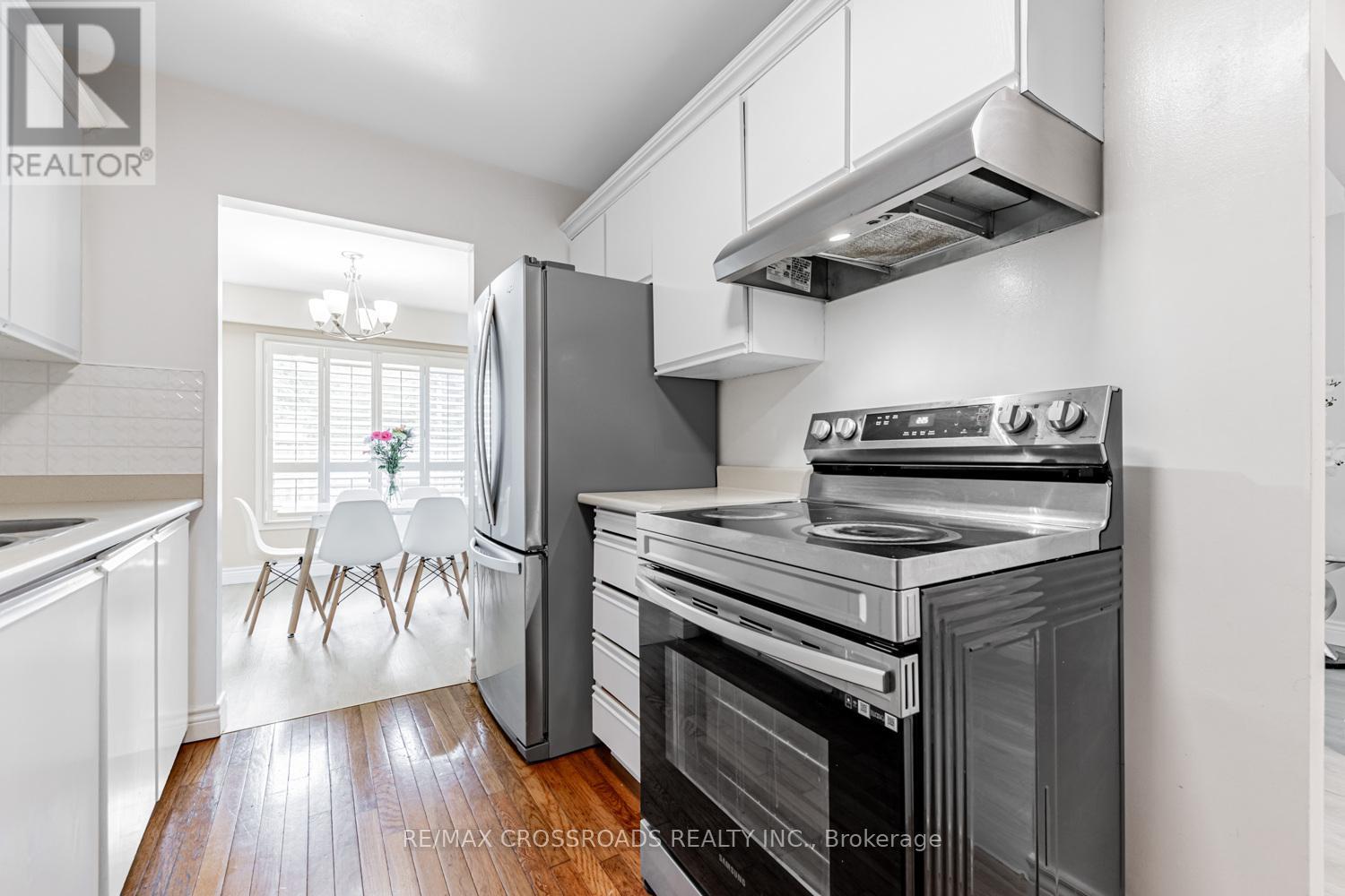 Photo 16 of 22 260 Avenue Road, Richmond Hill ON