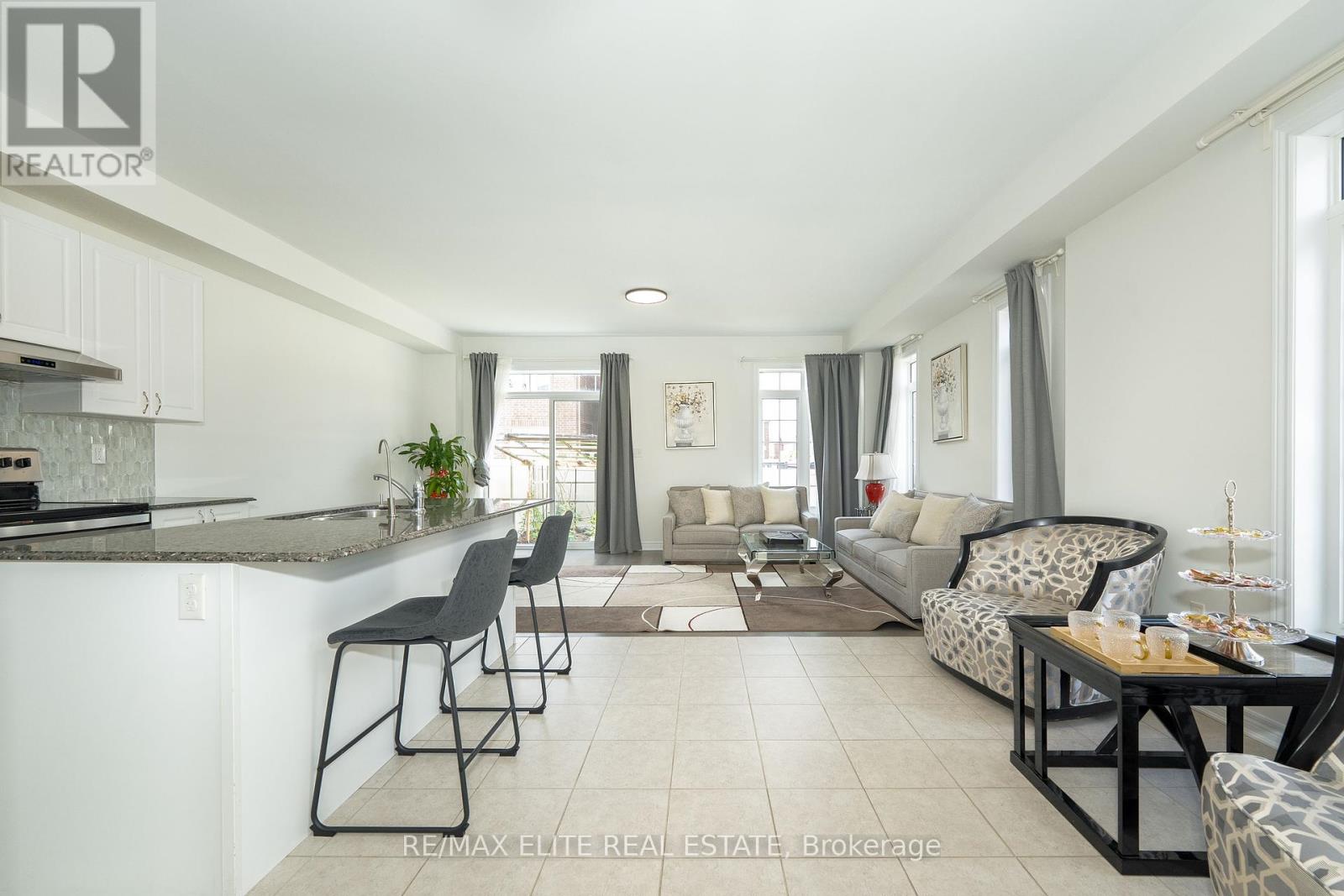 Photo 10 of 32 Titan Trail, Markham ON