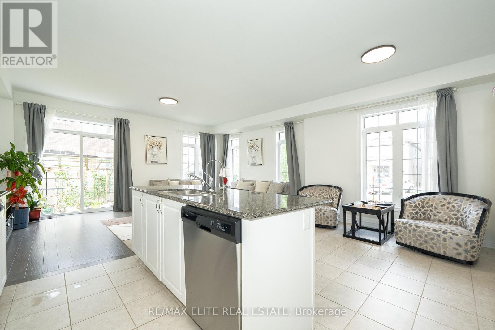 Photo 17 of 32 Titan Trail, Markham ON