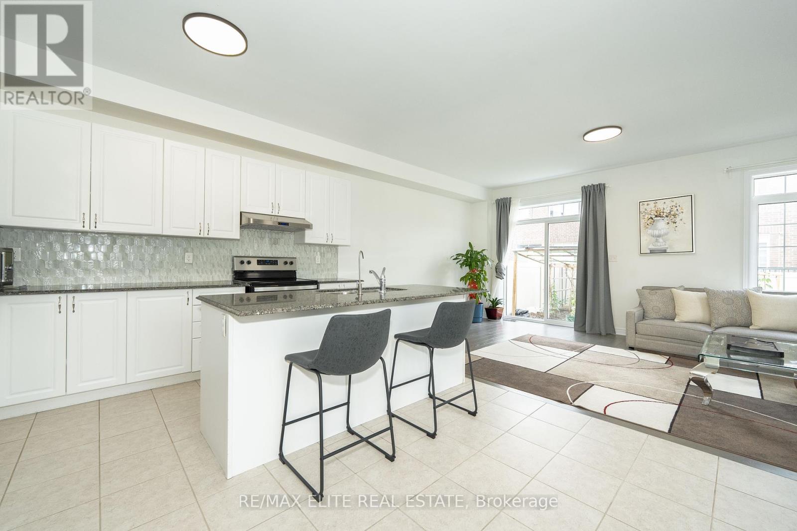 Photo 11 of 32 Titan Trail, Markham ON