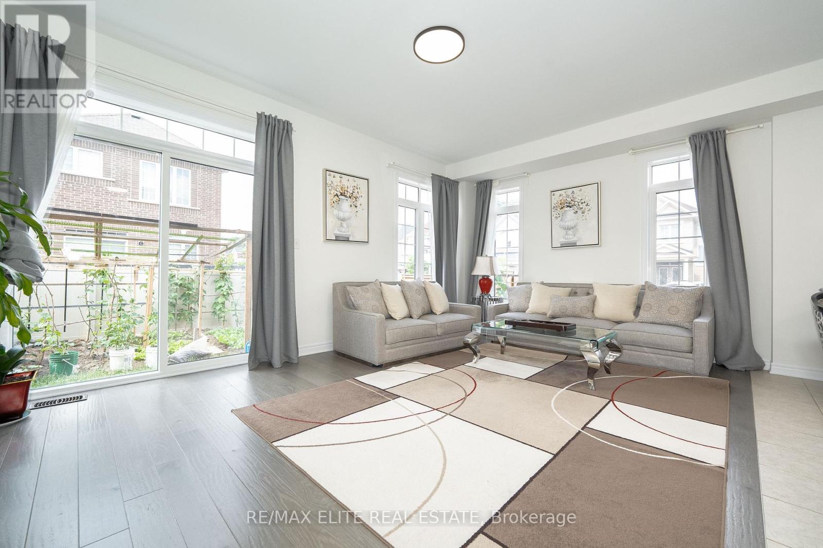 Photo 18 of 32 Titan Trail, Markham ON