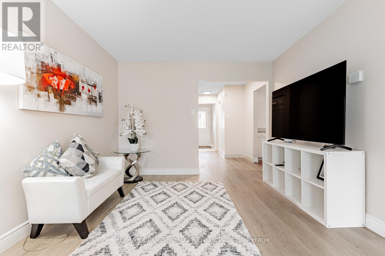 Photo 9 of 22 260 Avenue Road, Richmond Hill ON