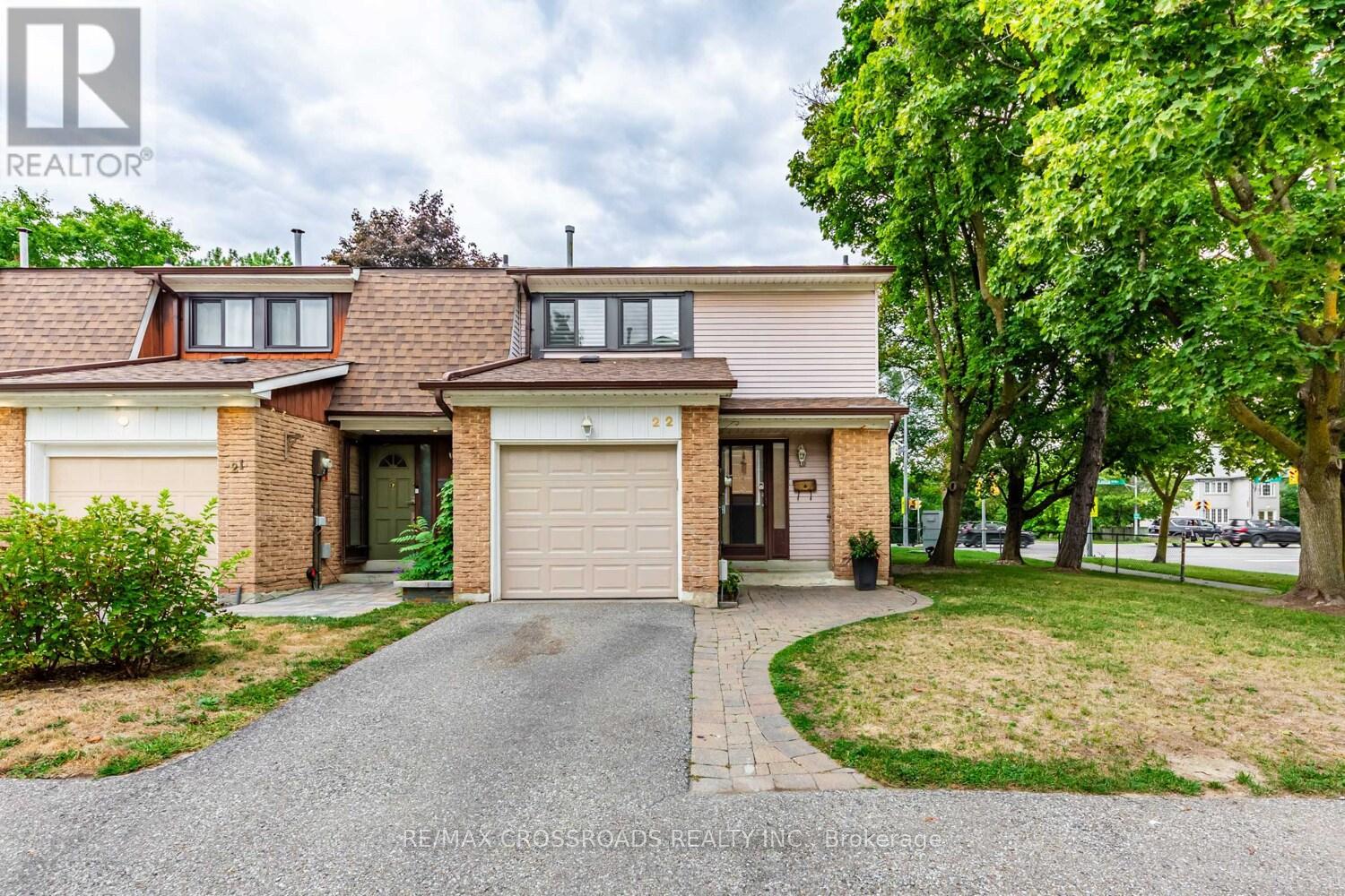 Photo 2 of 22 260 Avenue Road, Richmond Hill ON