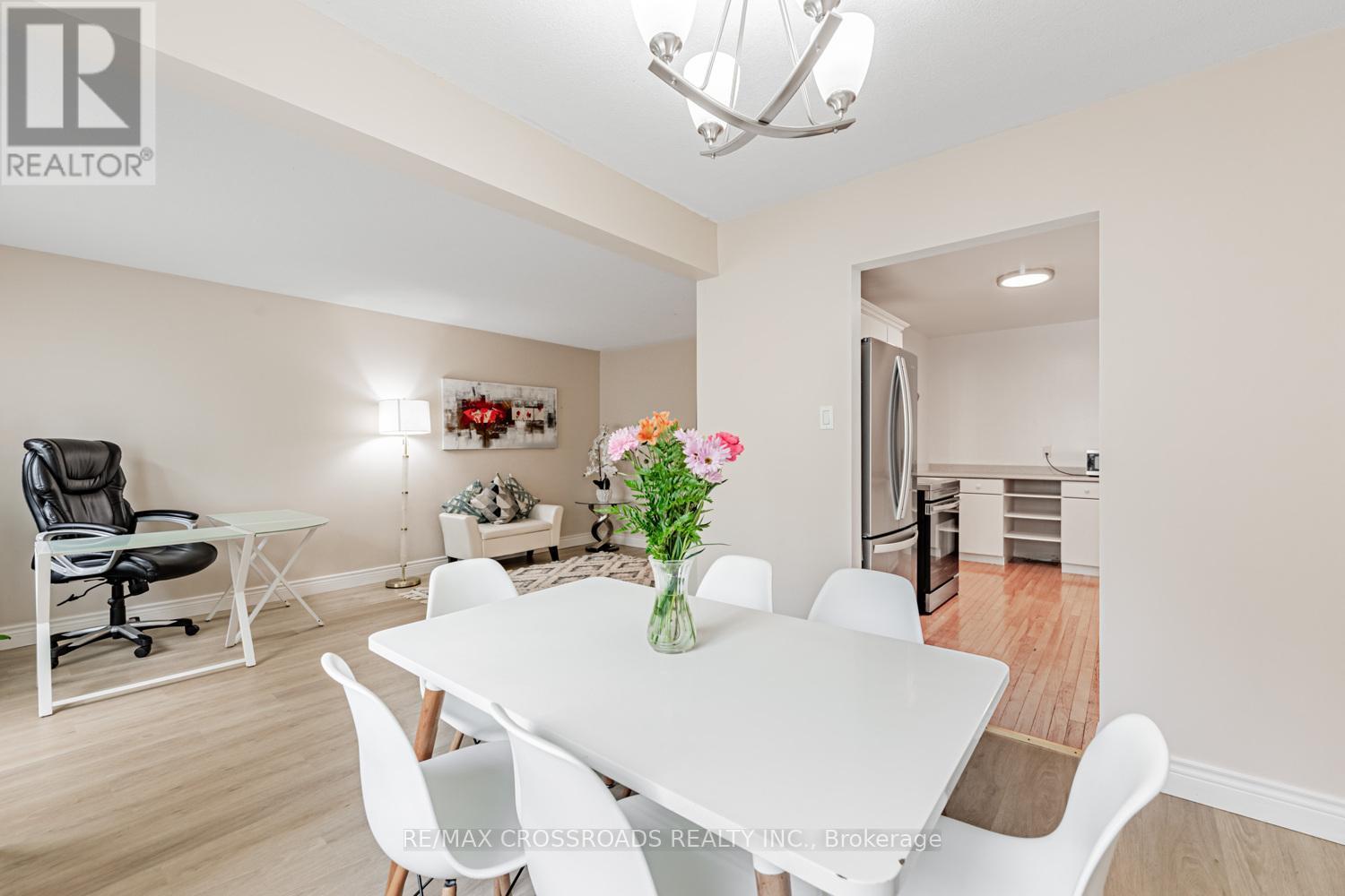 Photo 11 of 22 260 Avenue Road, Richmond Hill ON
