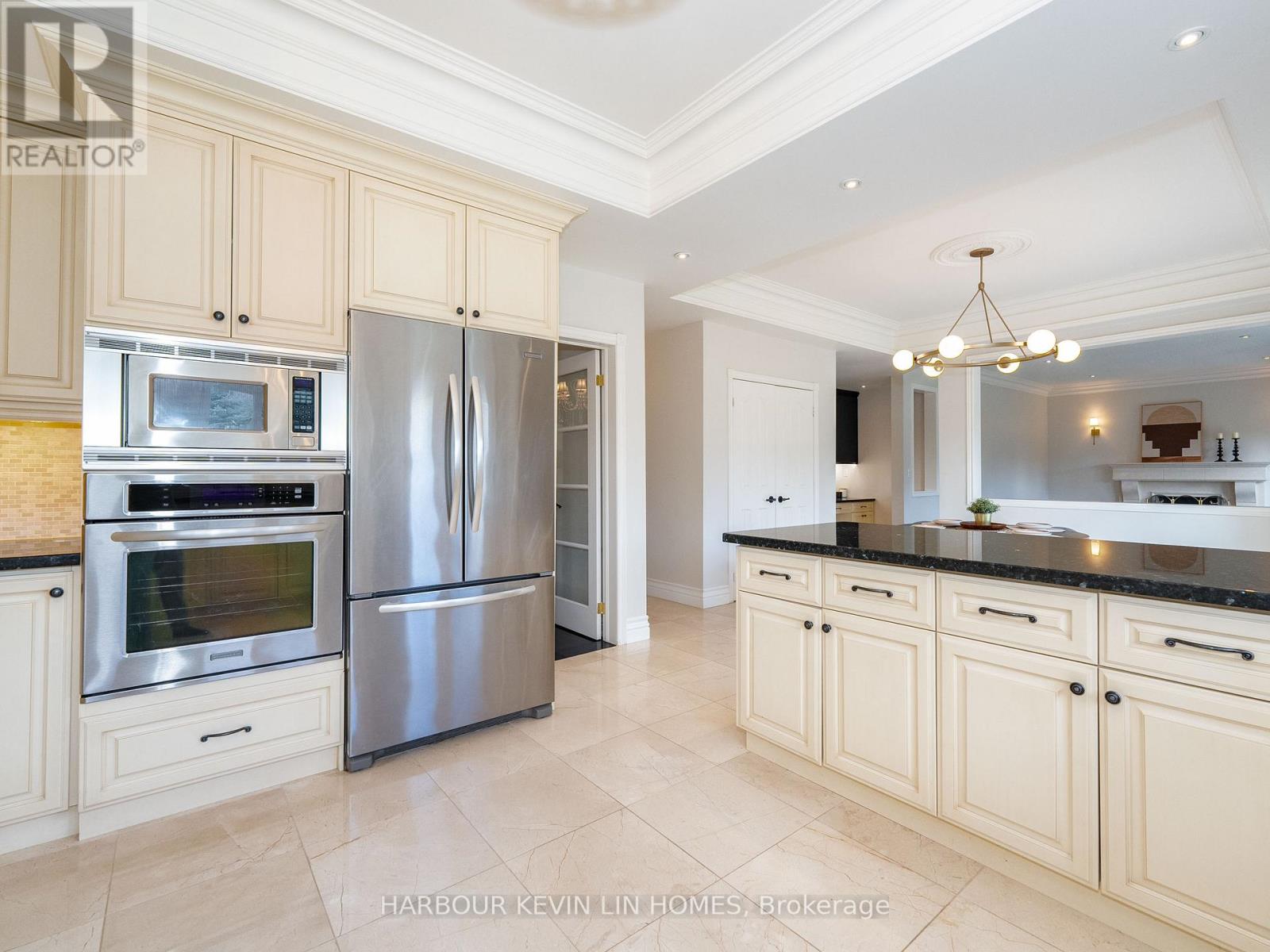 Photo 45 of 9 Dalewood Drive, Richmond Hill ON