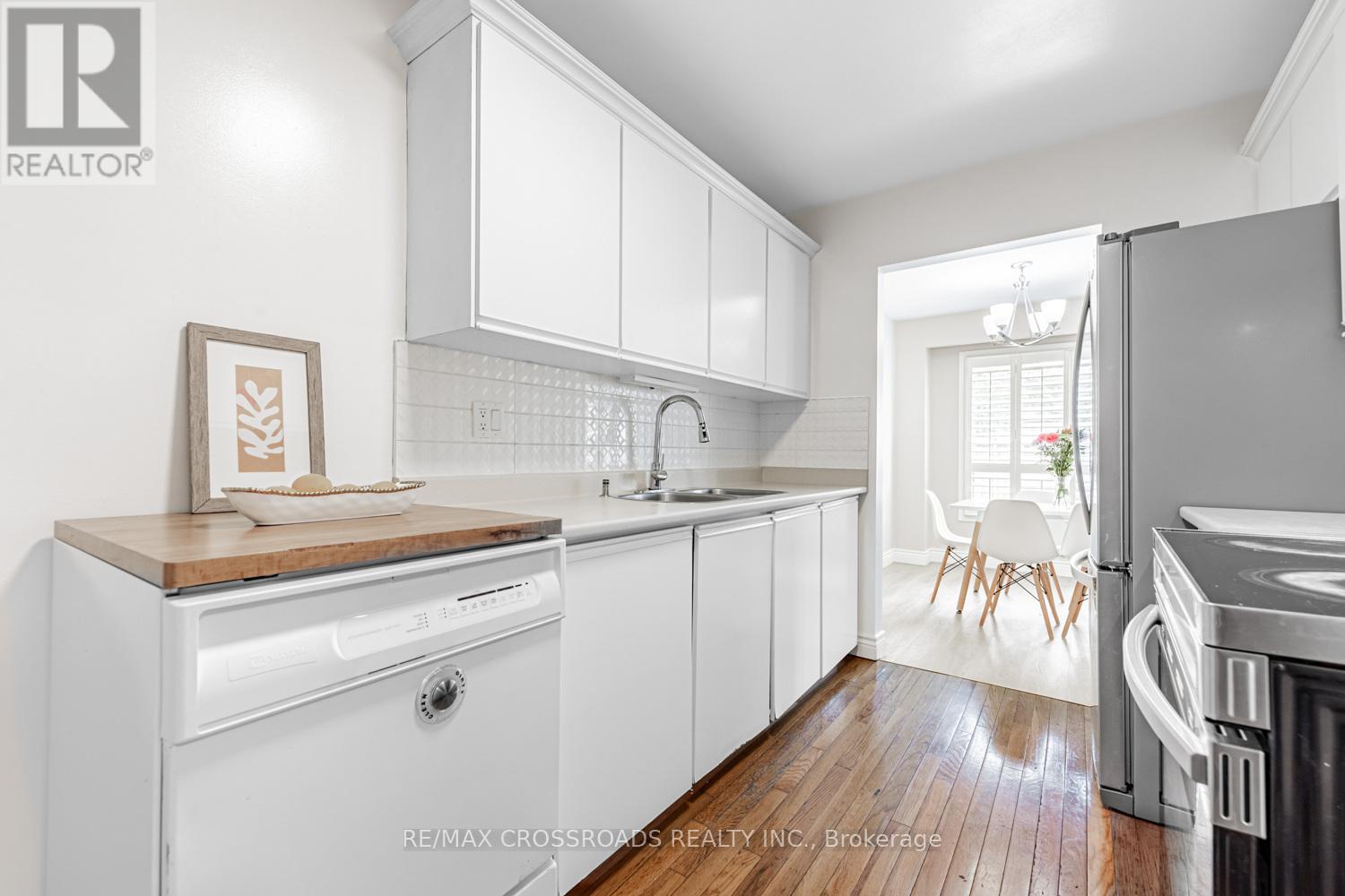 Photo 13 of 22 260 Avenue Road, Richmond Hill ON