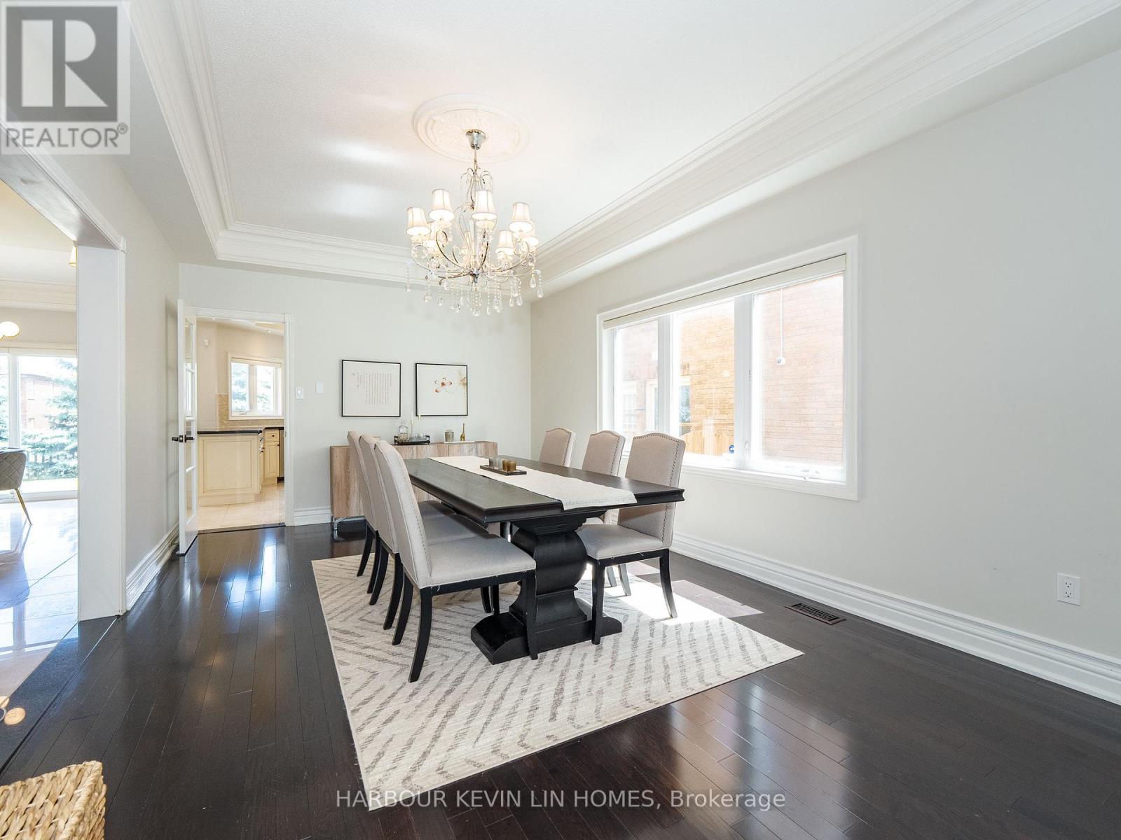 Photo 4 of 9 Dalewood Drive, Richmond Hill ON