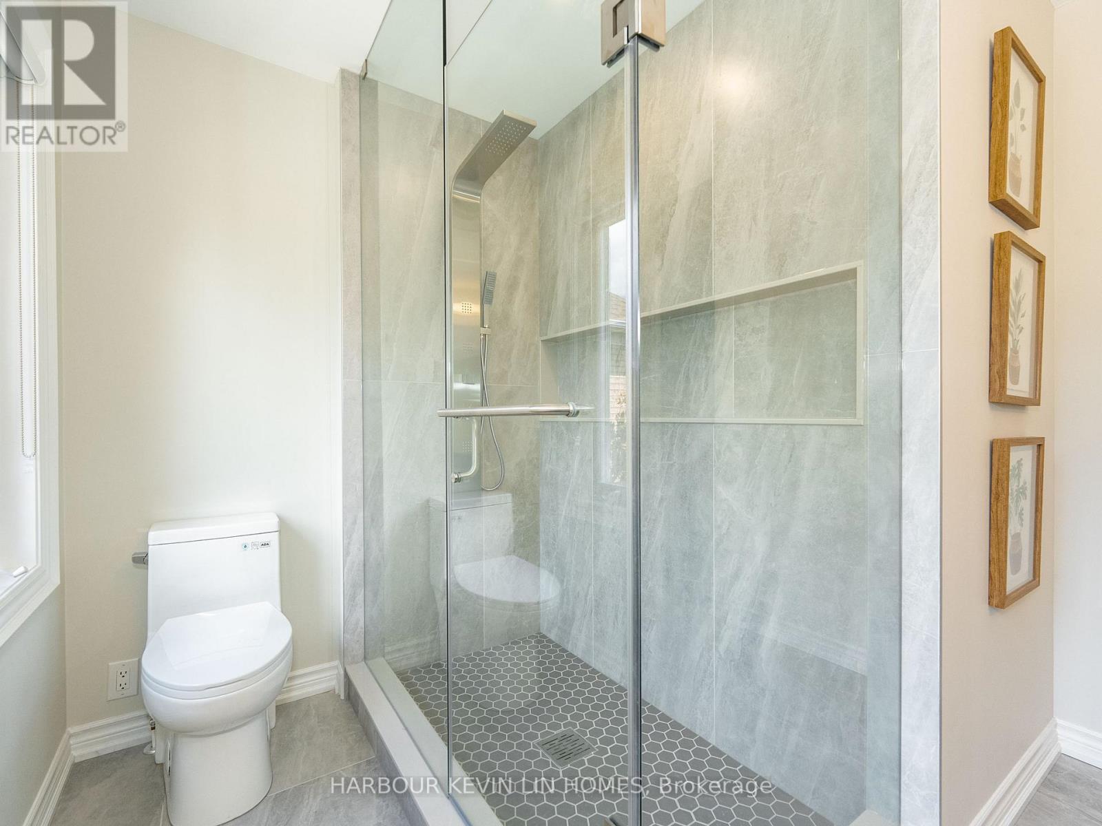 Photo 35 of 9 Dalewood Drive, Richmond Hill ON