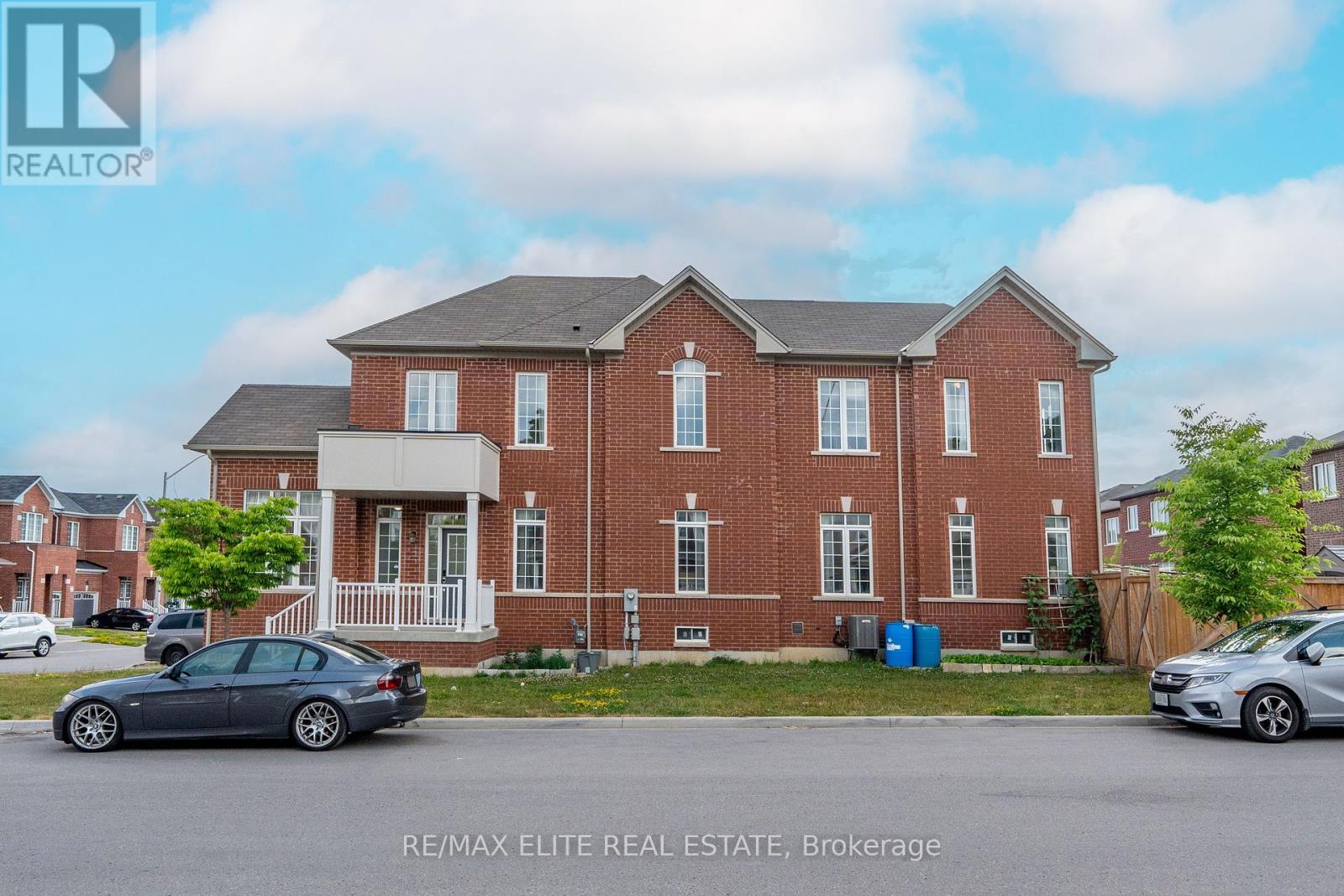 Photo 2 of 32 Titan Trail, Markham ON