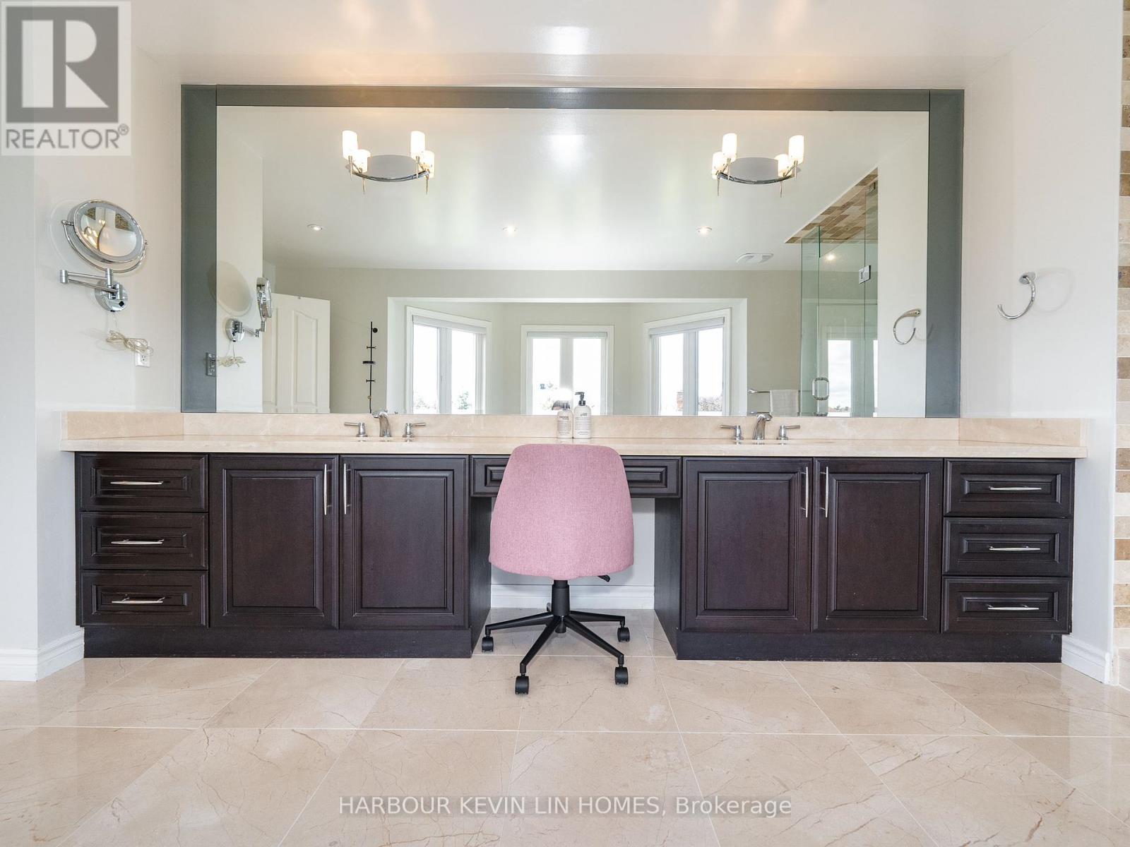 Photo 32 of 9 Dalewood Drive, Richmond Hill ON