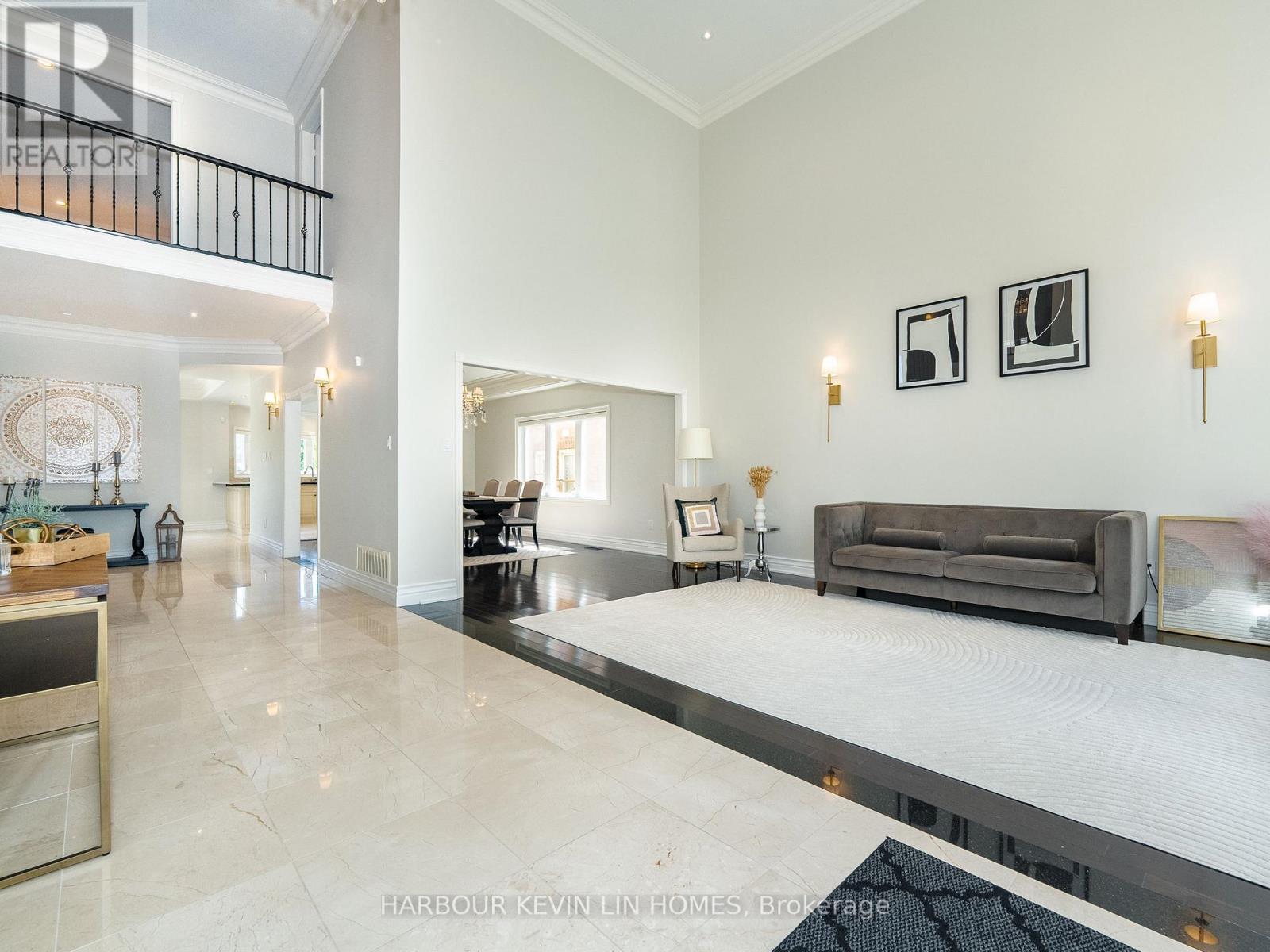 Photo 5 of 9 Dalewood Drive, Richmond Hill ON