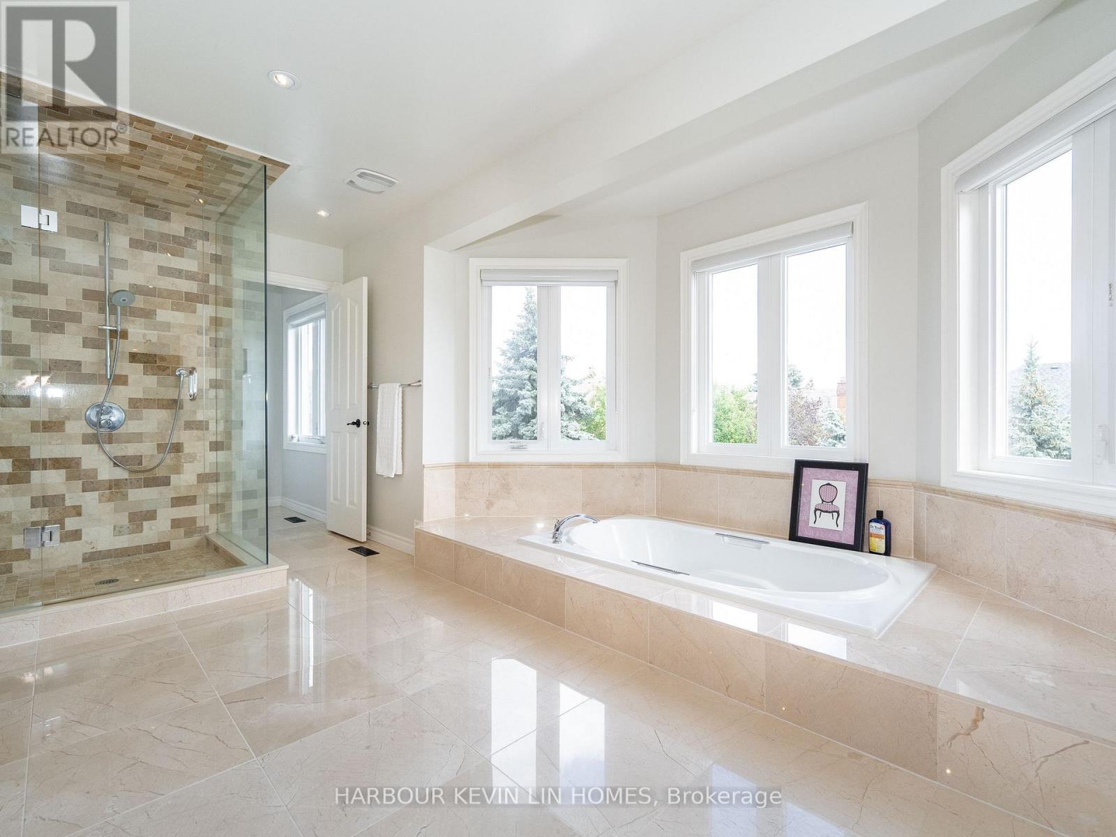 Photo 1 of 9 Dalewood Drive, Richmond Hill ON