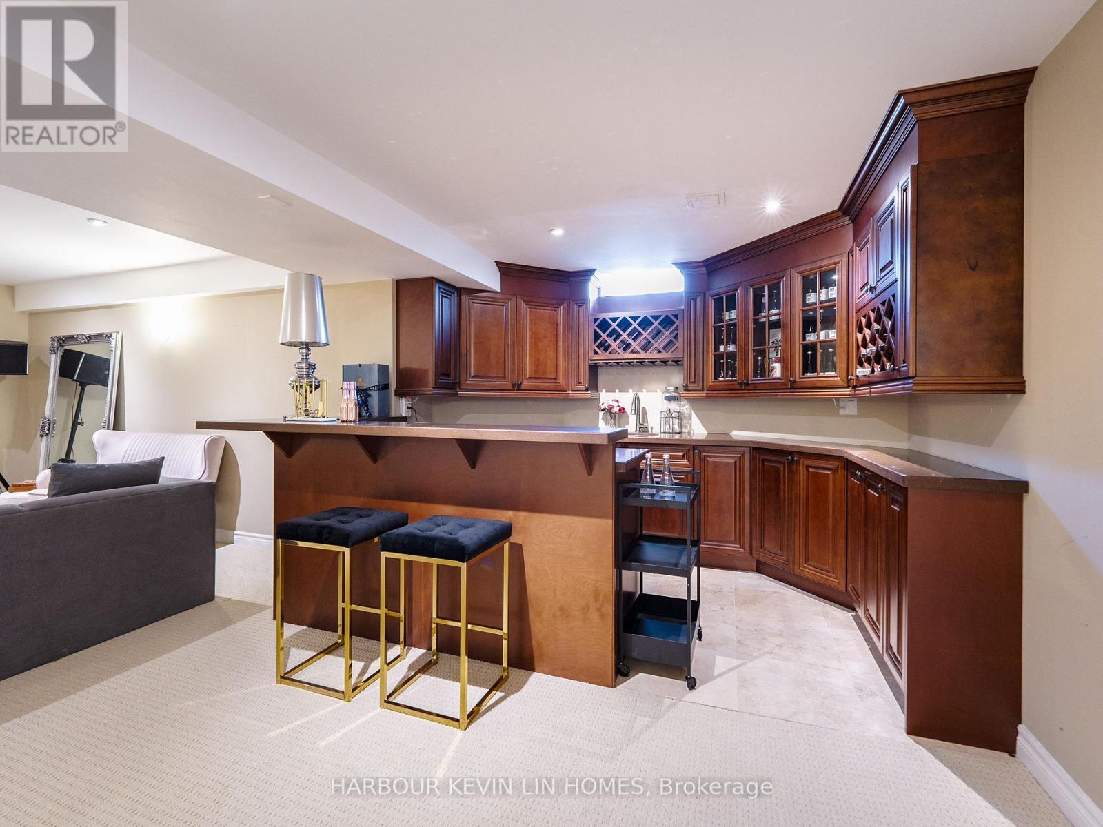 Photo 25 of 9 Dalewood Drive, Richmond Hill ON