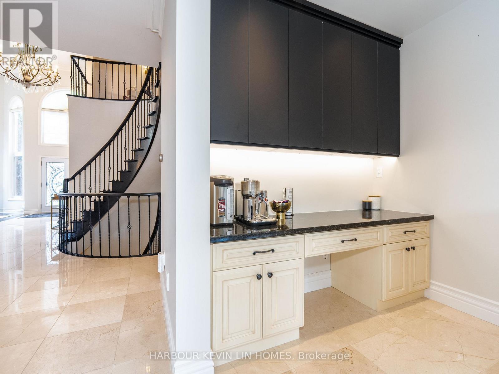 Photo 37 of 9 Dalewood Drive, Richmond Hill ON