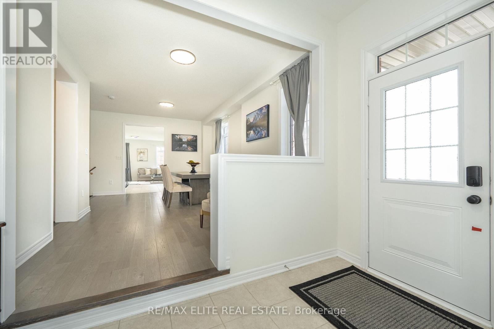 Photo 4 of 32 Titan Trail, Markham ON