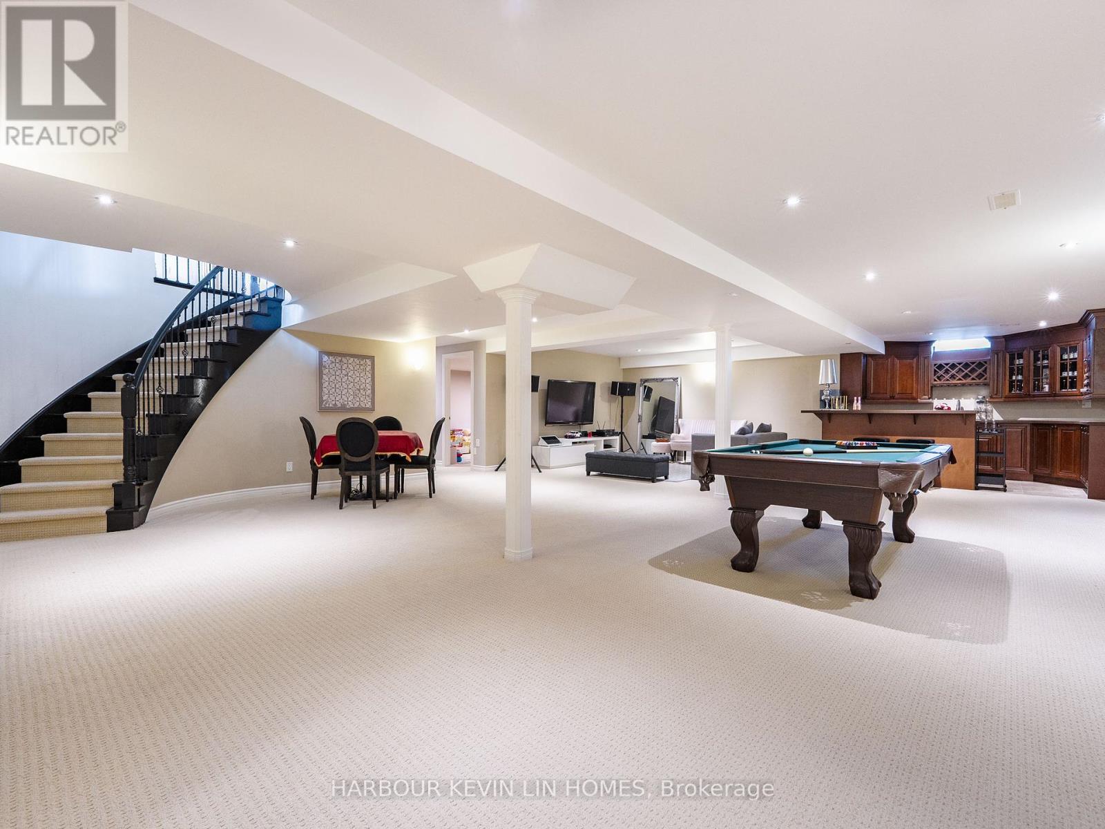 Photo 14 of 9 Dalewood Drive, Richmond Hill ON