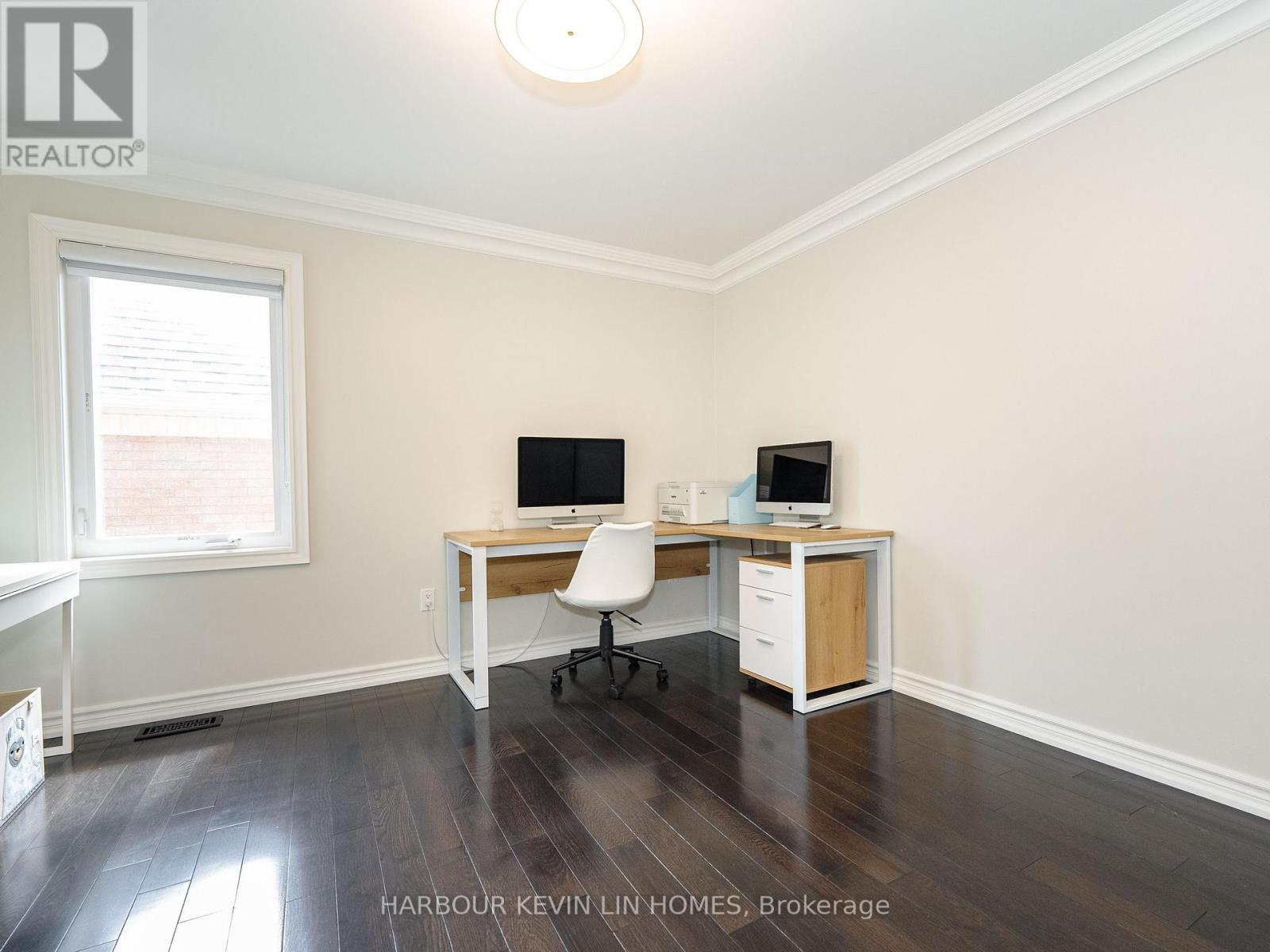 Photo 10 of 9 Dalewood Drive, Richmond Hill ON