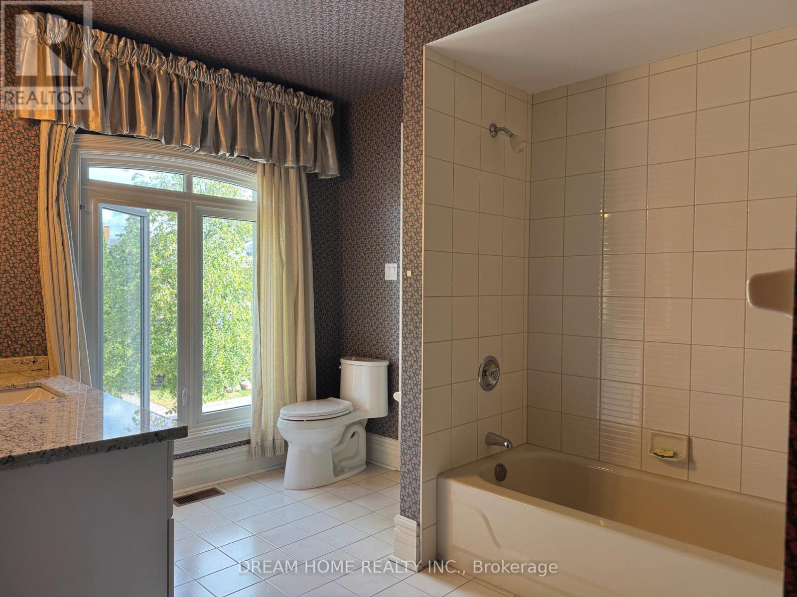 Photo 13 of Side Unit 2 Cortina Court, Richmond Hill ON