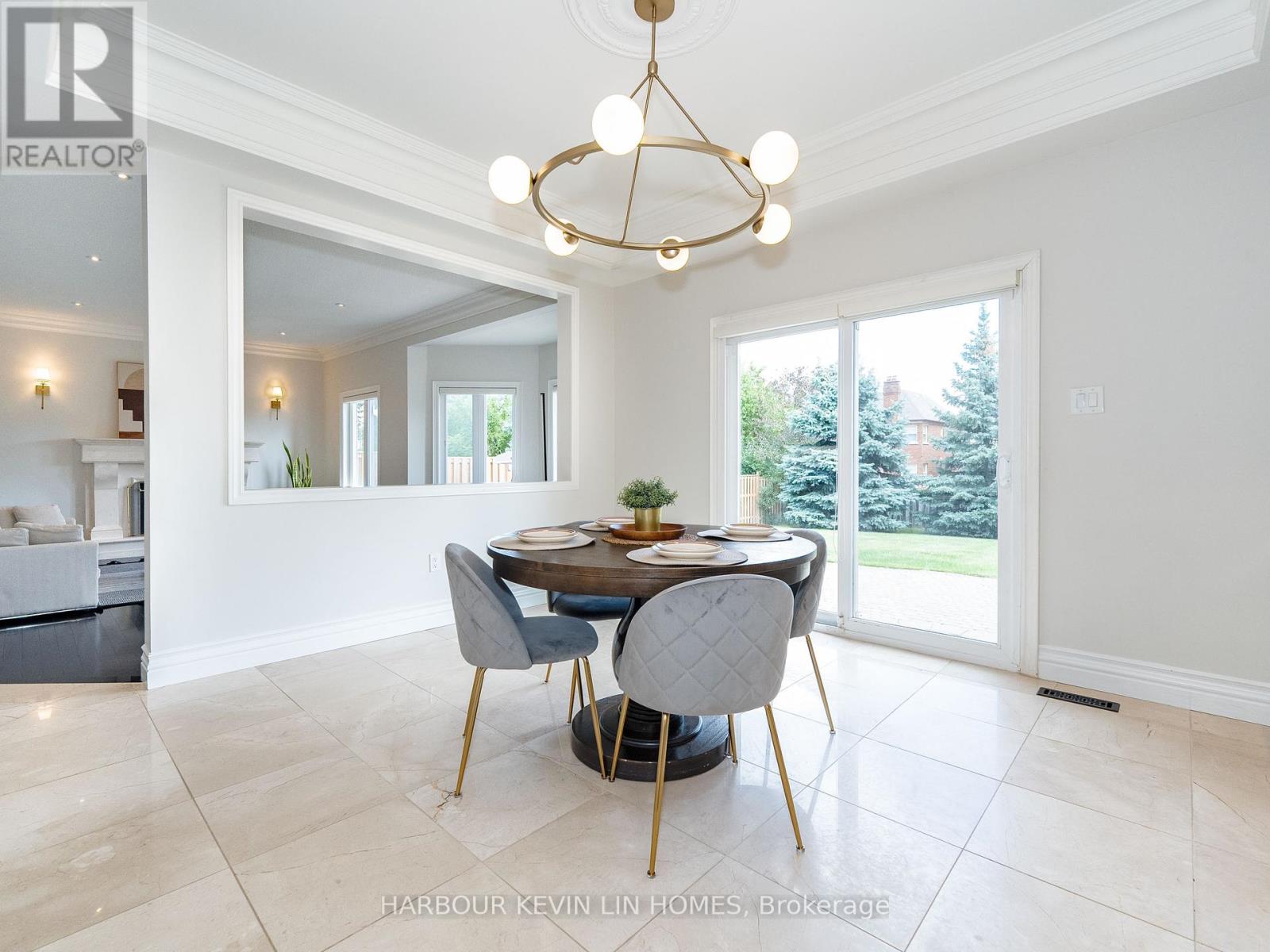 Photo 8 of 9 Dalewood Drive, Richmond Hill ON
