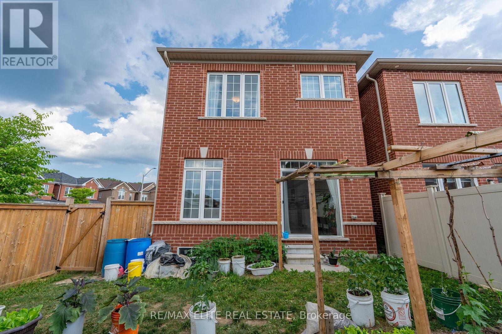 Photo 40 of 32 Titan Trail, Markham ON