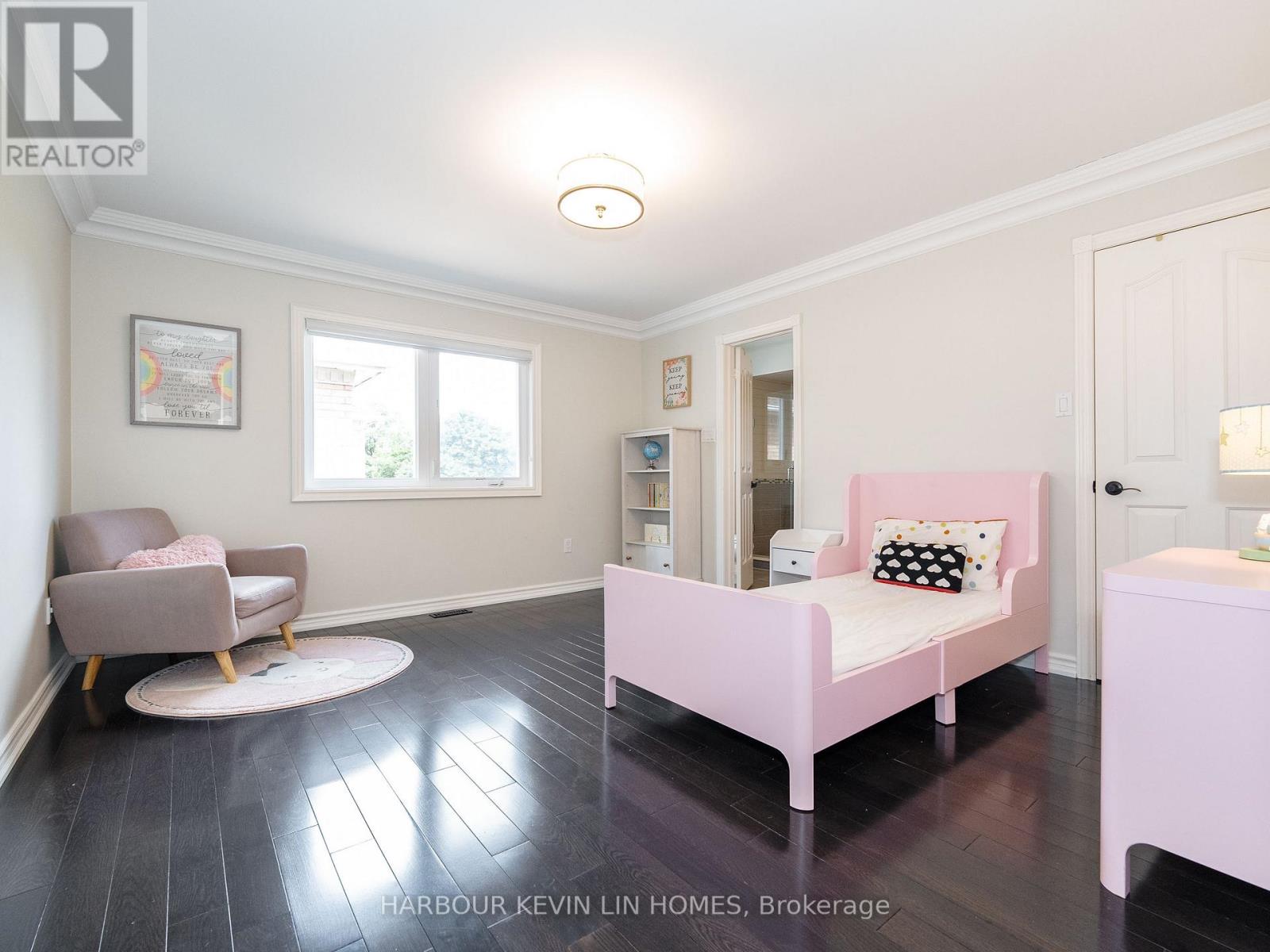 Photo 3 of 9 Dalewood Drive, Richmond Hill ON