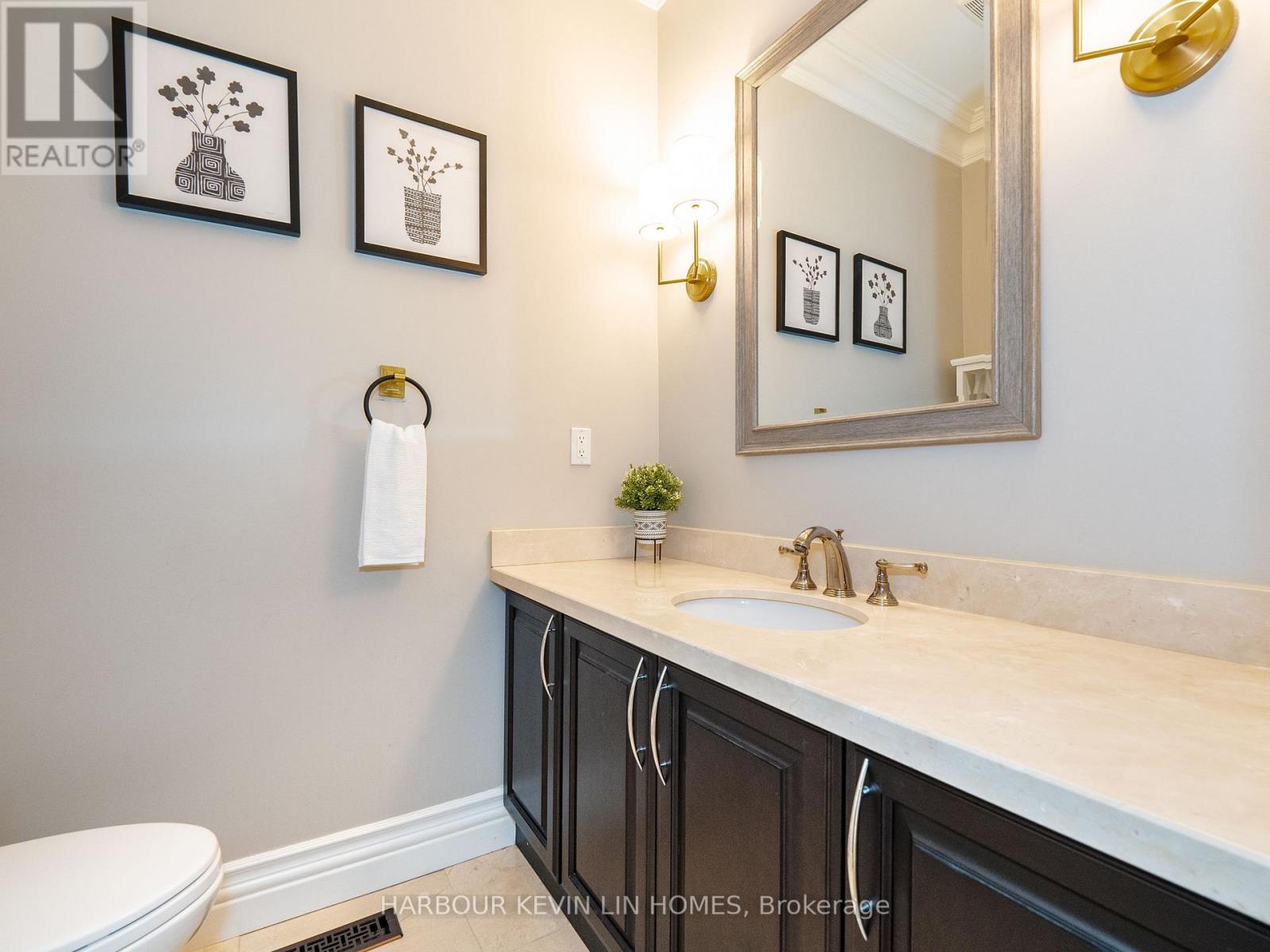 Photo 49 of 9 Dalewood Drive, Richmond Hill ON