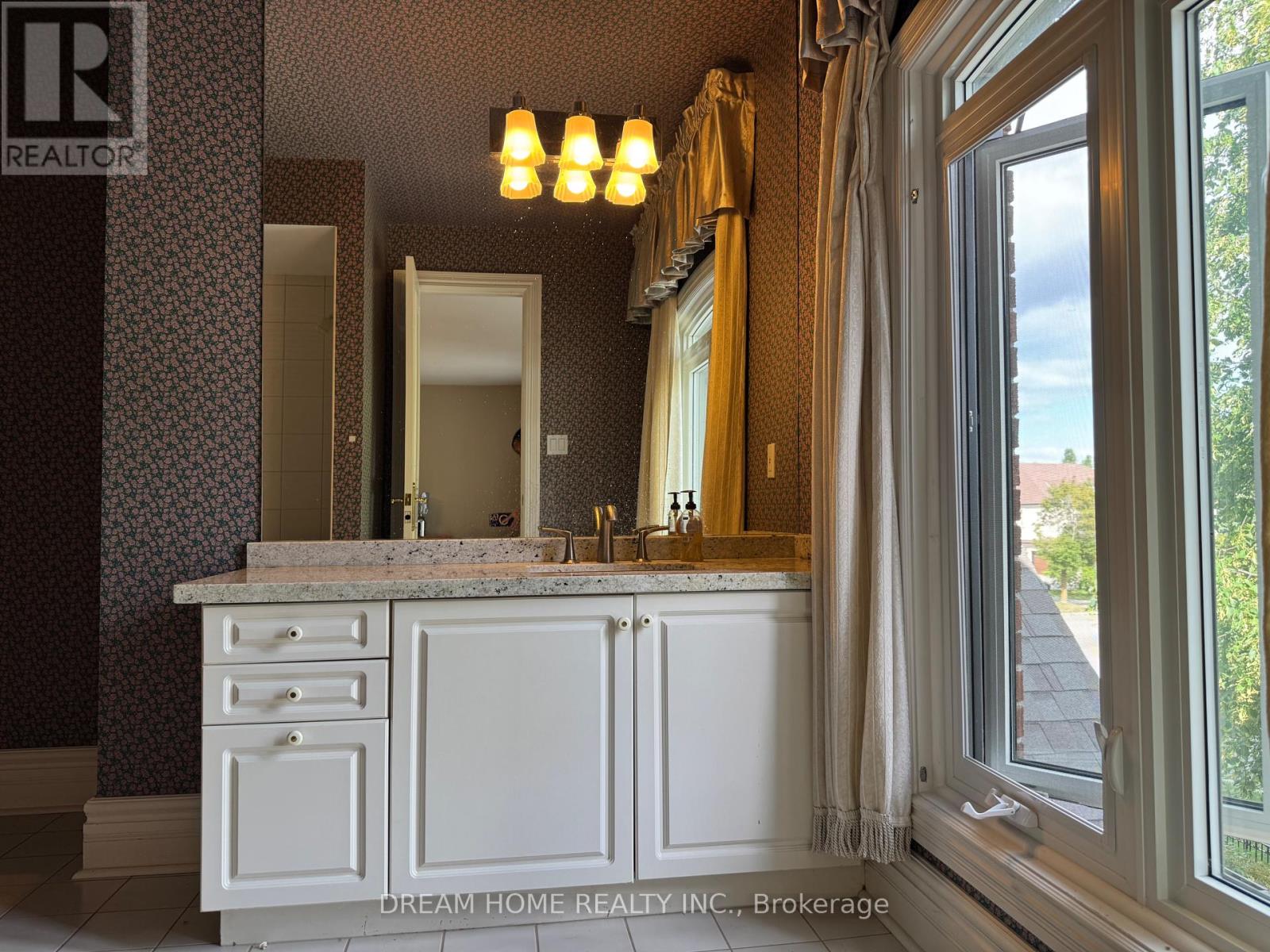 Photo 17 of Side Unit 2 Cortina Court, Richmond Hill ON