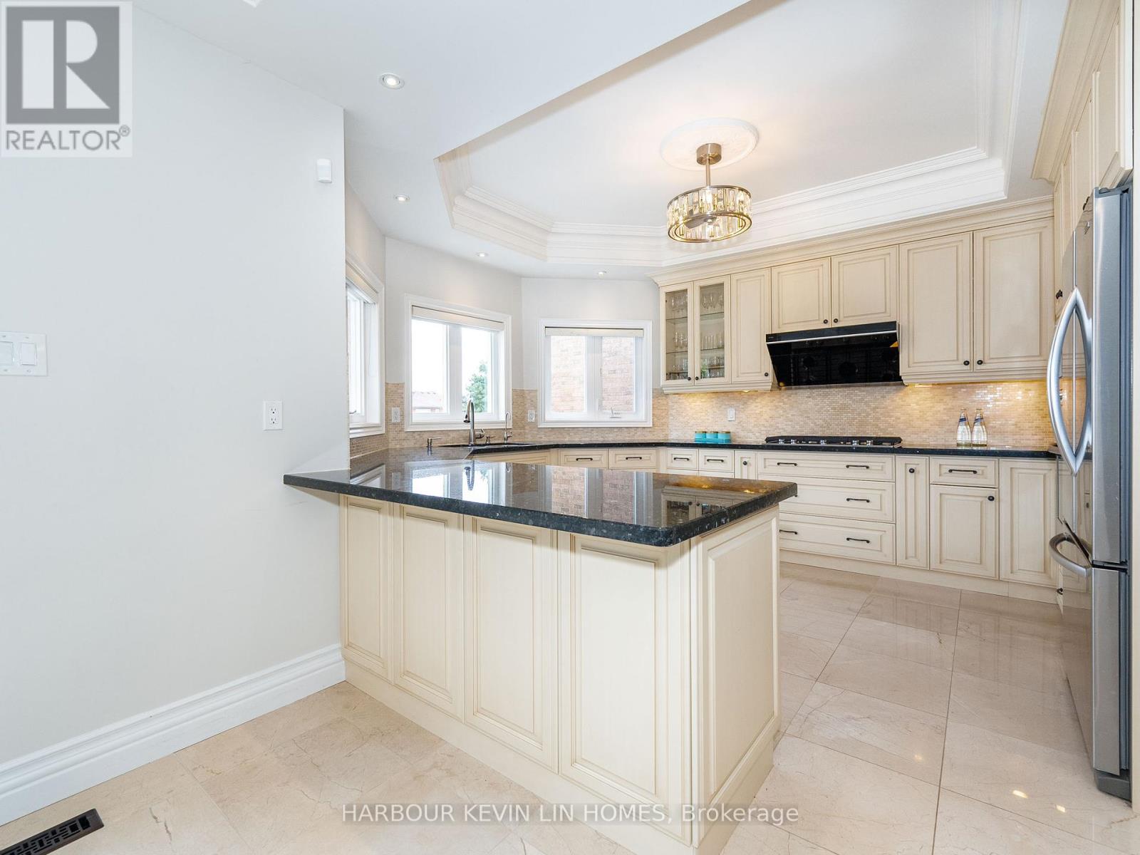 Photo 44 of 9 Dalewood Drive, Richmond Hill ON