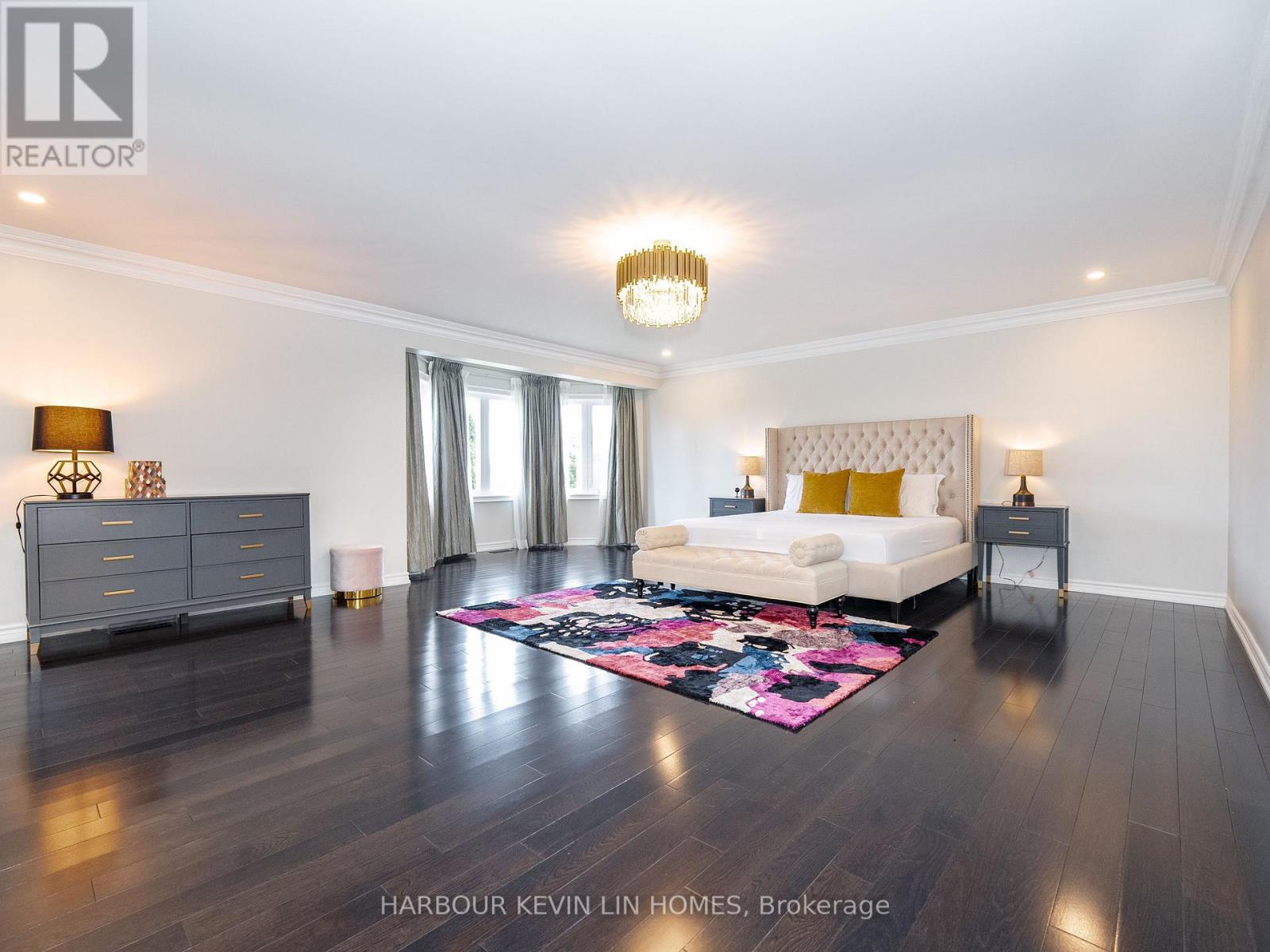 Photo 2 of 9 Dalewood Drive, Richmond Hill ON