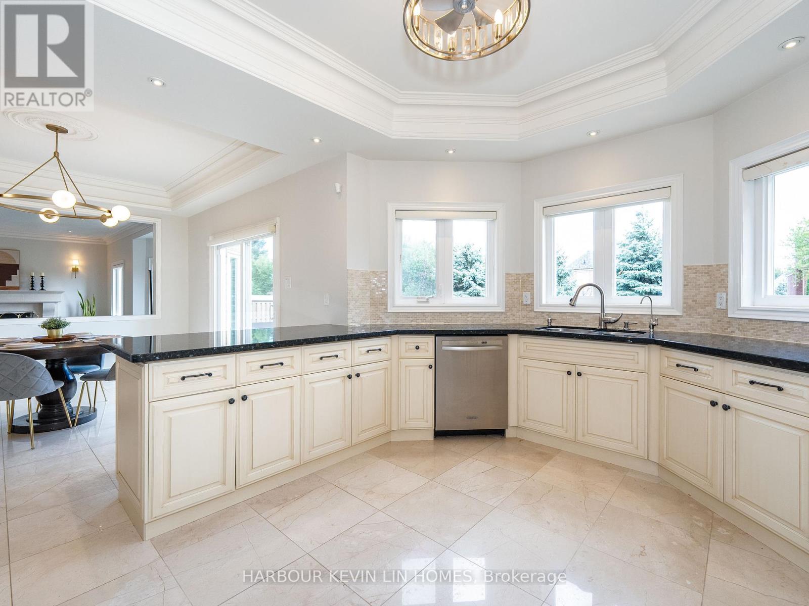 Photo 34 of 9 Dalewood Drive, Richmond Hill ON